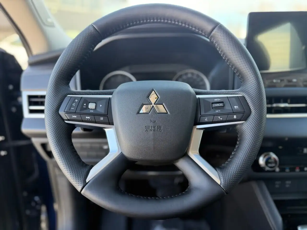 Mitsubishi Outlander снимка Mitsubishi Outlander
