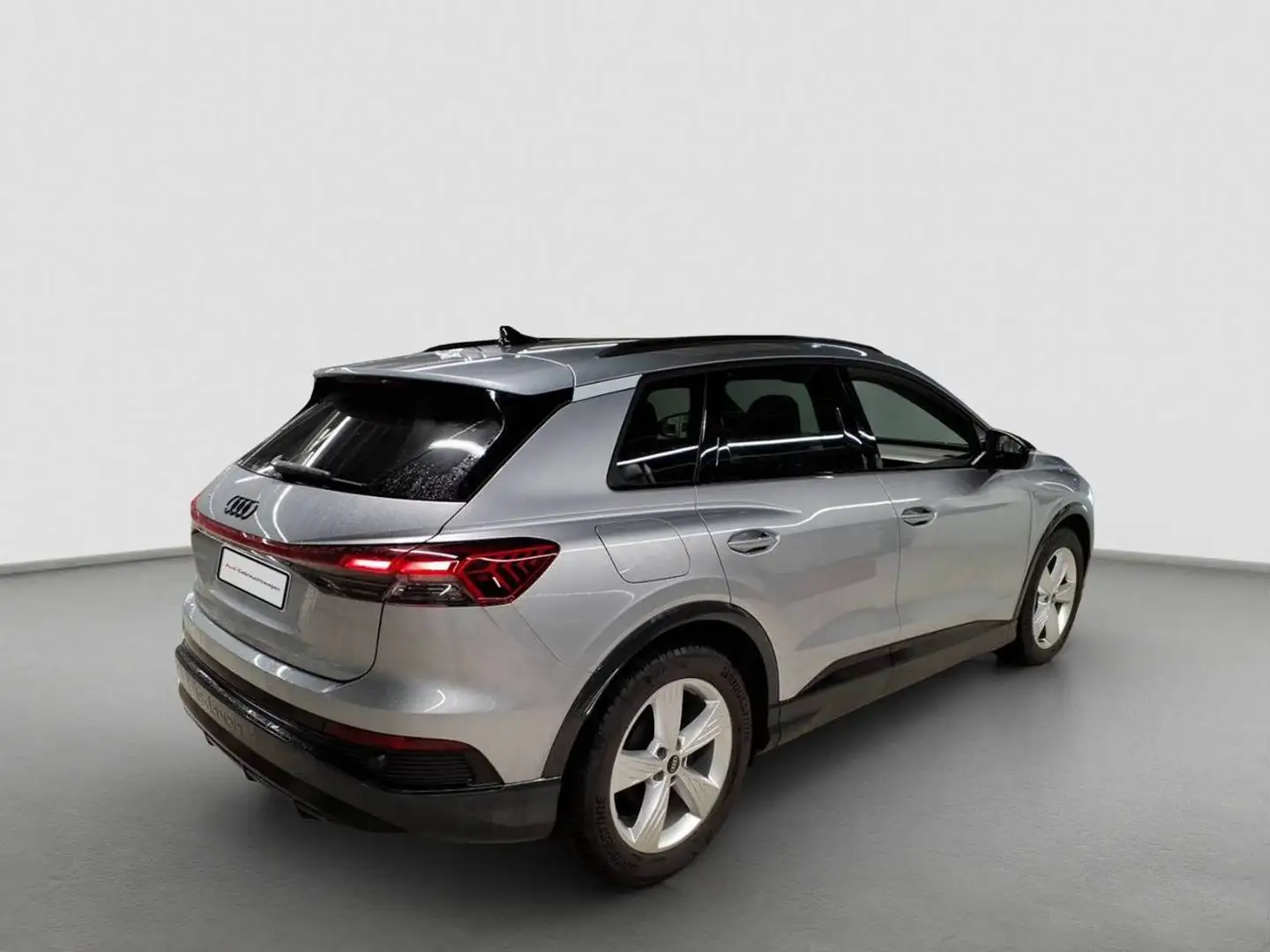 Audi Q4 e-tron 45 +S-LINE+AHK+KAMERA+LED+OPTIK+ASSIST Silber - 2