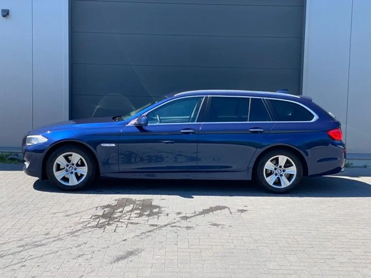 BMW 520 Touring 520dAS Start/Stop Blauw - 2