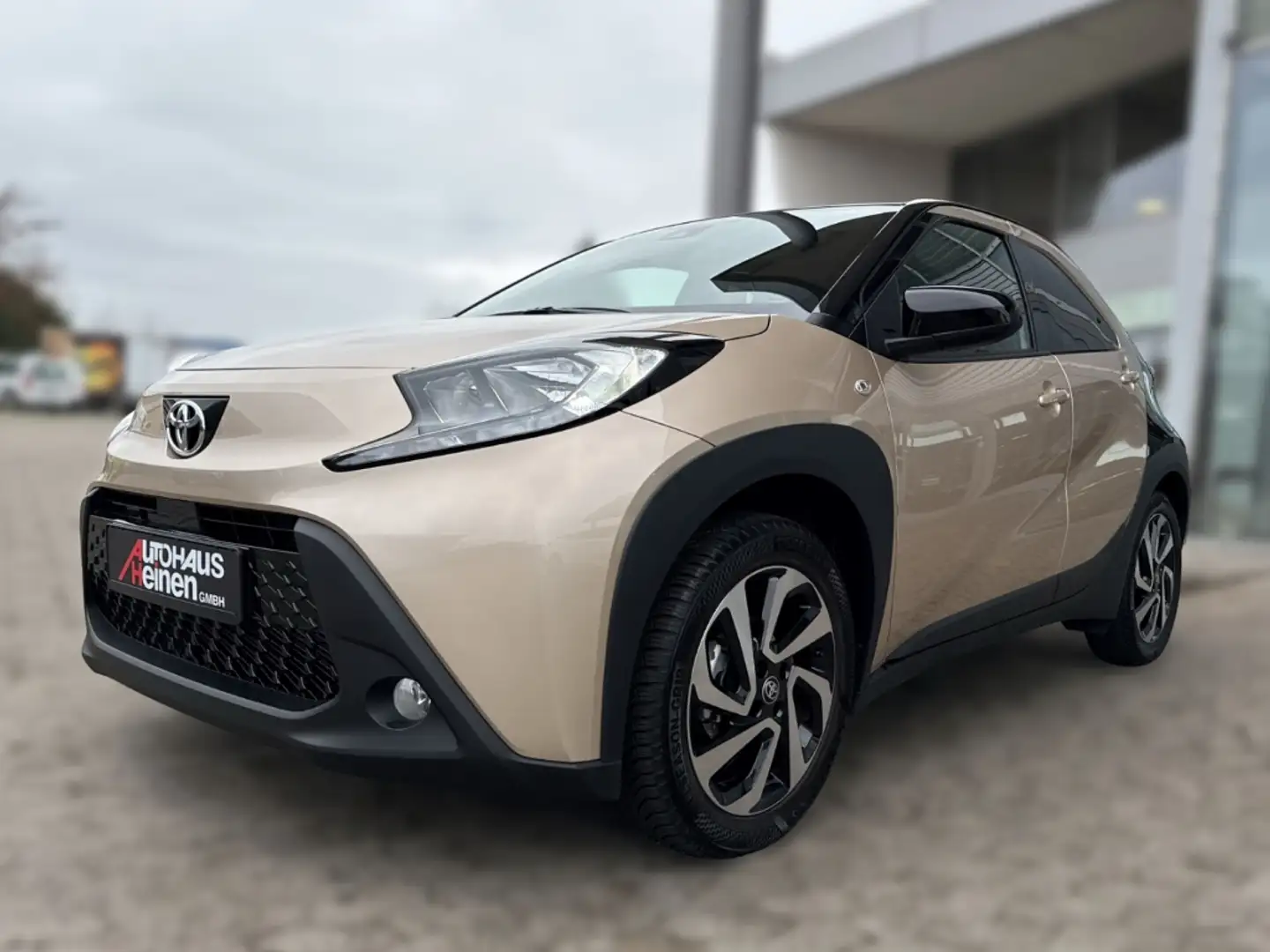 Toyota Aygo X Team D AYGO 1,0 Play Apple CarPlay Android Auto Al Beige - 2