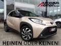 Toyota Aygo X Team D AYGO 1,0 Play Apple CarPlay Android Auto Al Beige - thumbnail 1