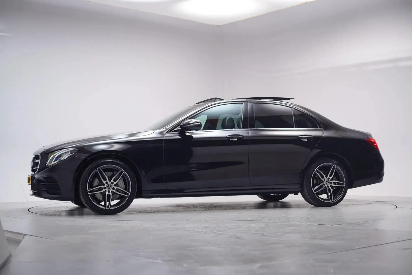 Mercedes-Benz E 350 e Business AMG Plus Upgrade Edition Schwarz - 2
