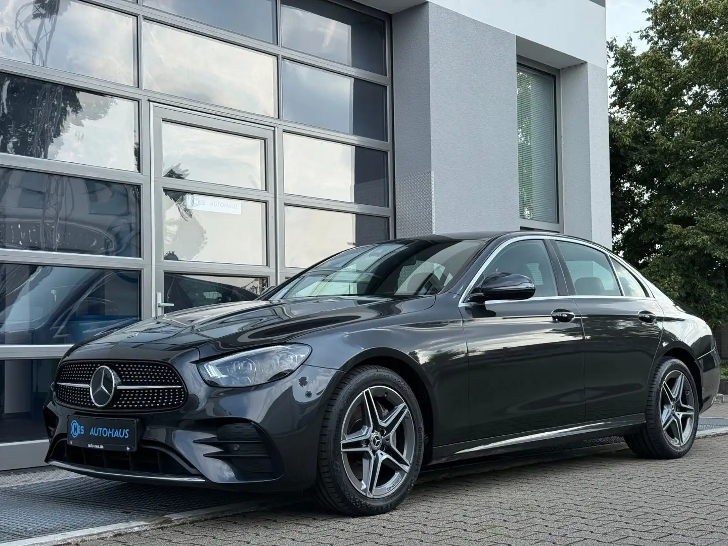 Mercedes-Benz E 220 d 4M*9G*ACC*3x AMG*MULTIBEAM*KAM*MEMORY* Gris - 1
