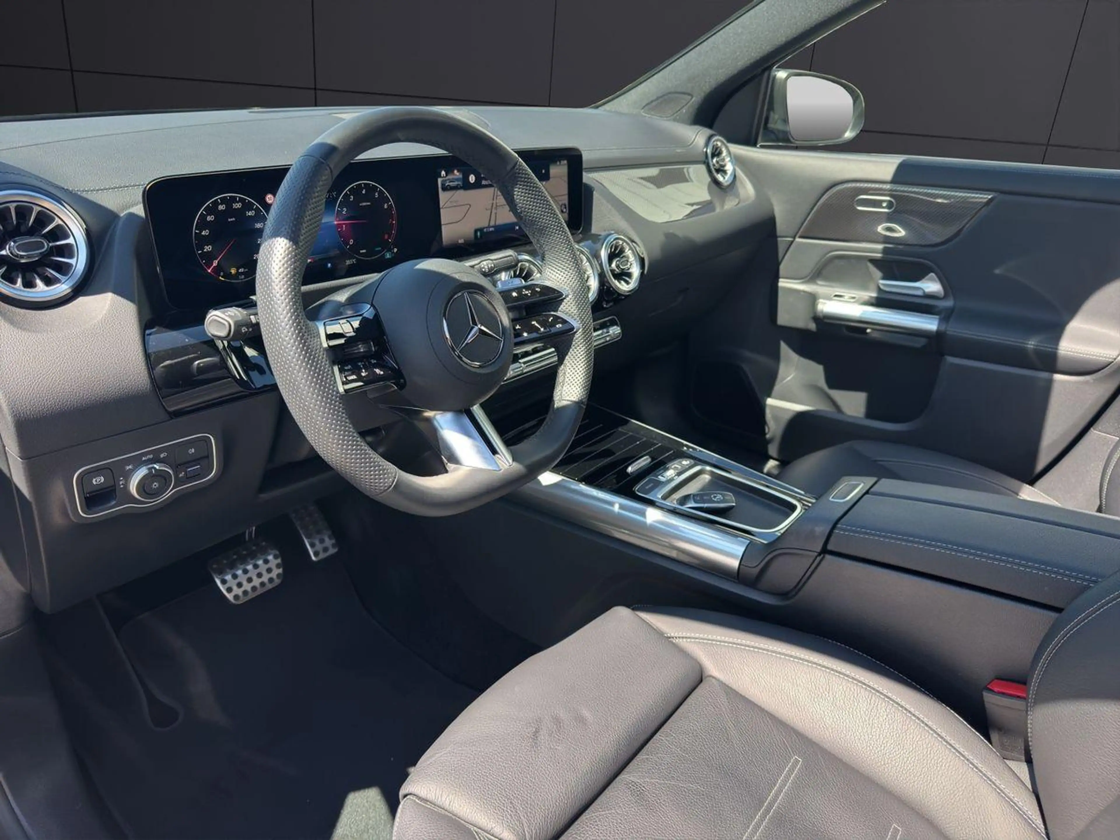 Mercedes-Benz GLA 220 4Matic AMG Line Advanced+ Pano Leder 360 — photo 9