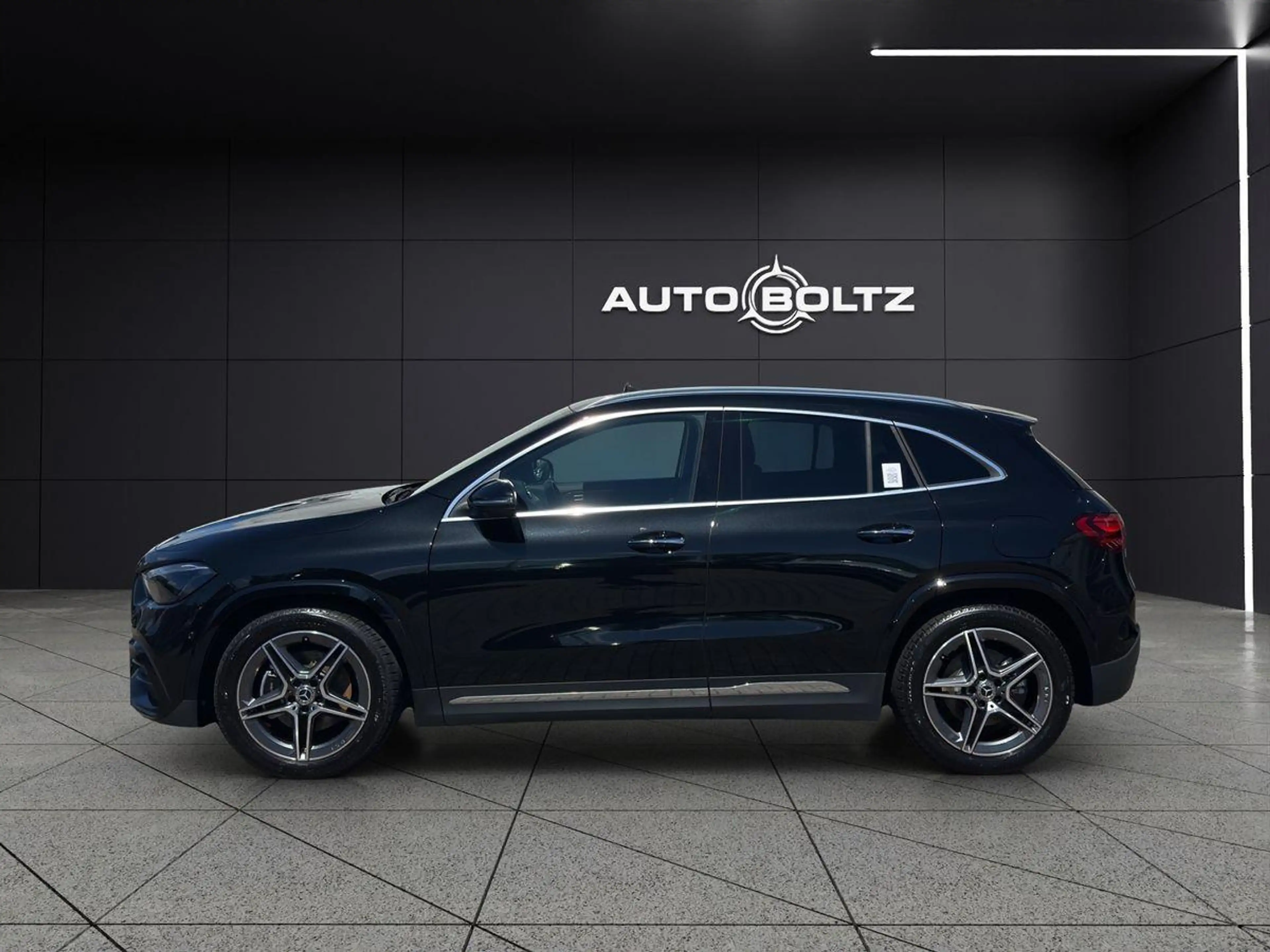 Mercedes-Benz GLA 220 4Matic AMG Line Advanced+ Pano Leder 360 — photo 3