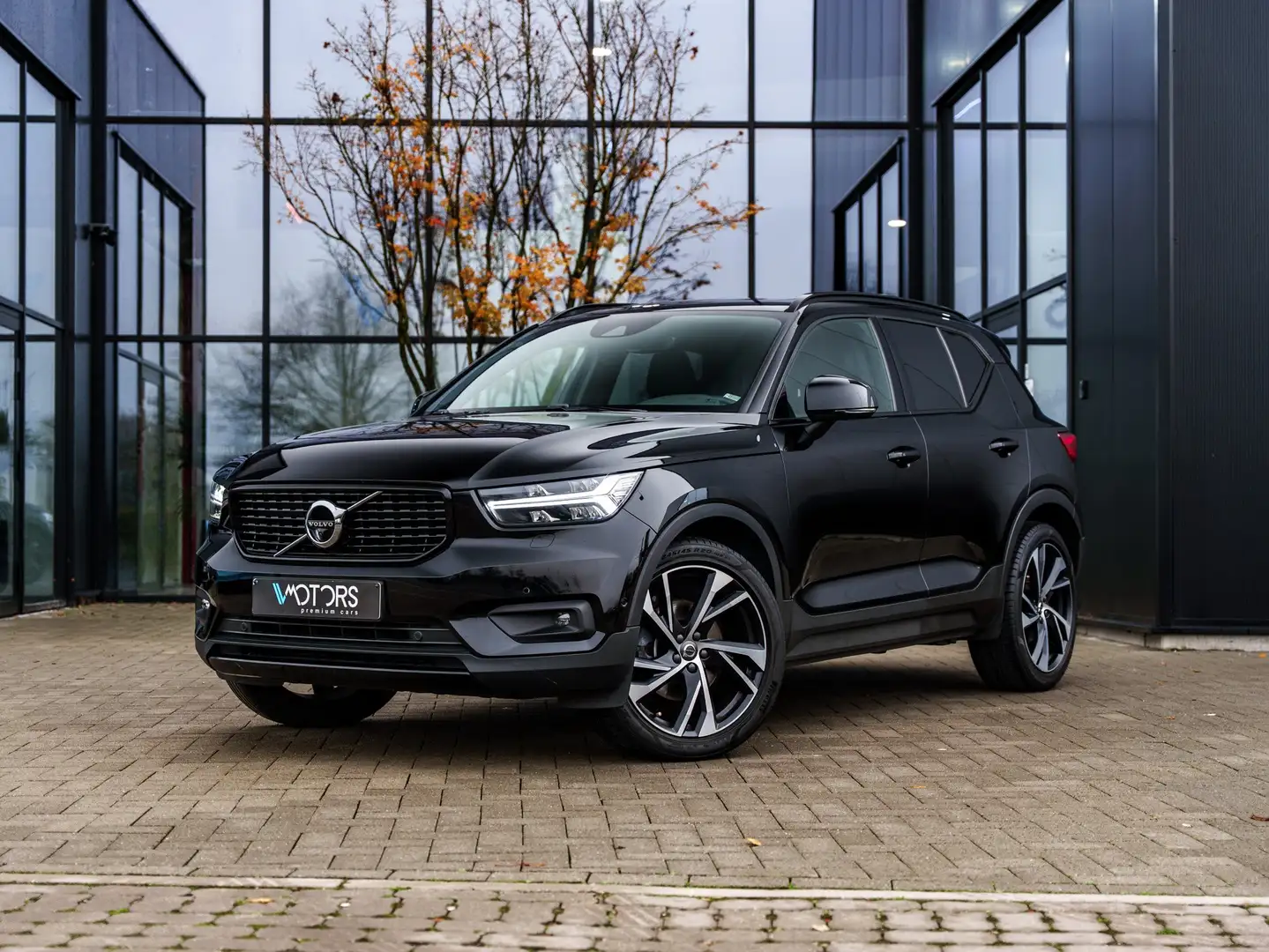 Volvo XC40 T5 AWD Geartronic R-Design - H&K - Pano - ACC - Schwarz - 1