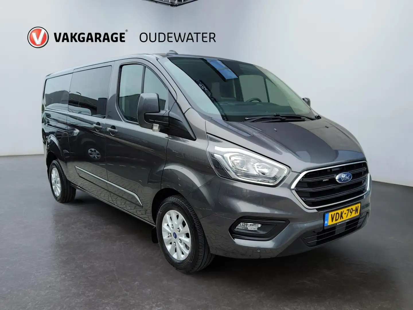 Ford Transit Custom 320 2.0 TDCI L2H1 Automaat Dubbel Cab. 2 x schuifd Grijs - 2