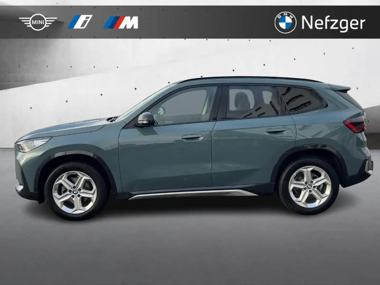 BMW X1 sDrive18i xLine RFK AHK PANO HUD LED Grün - 2