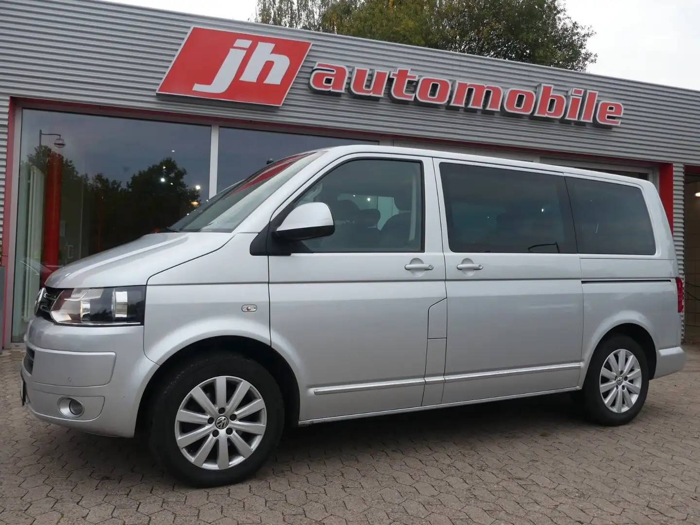 Volkswagen T5 Multivan Highline 7 Sitze*DSG*Leder*140PS Silber - 1