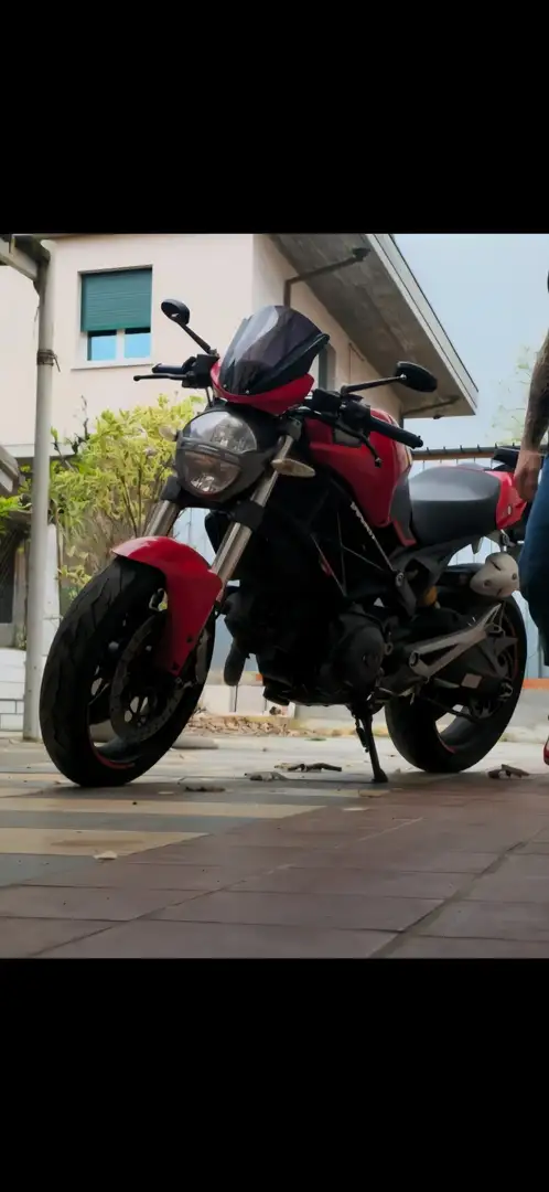 Ducati Monster 696 Rouge - 2