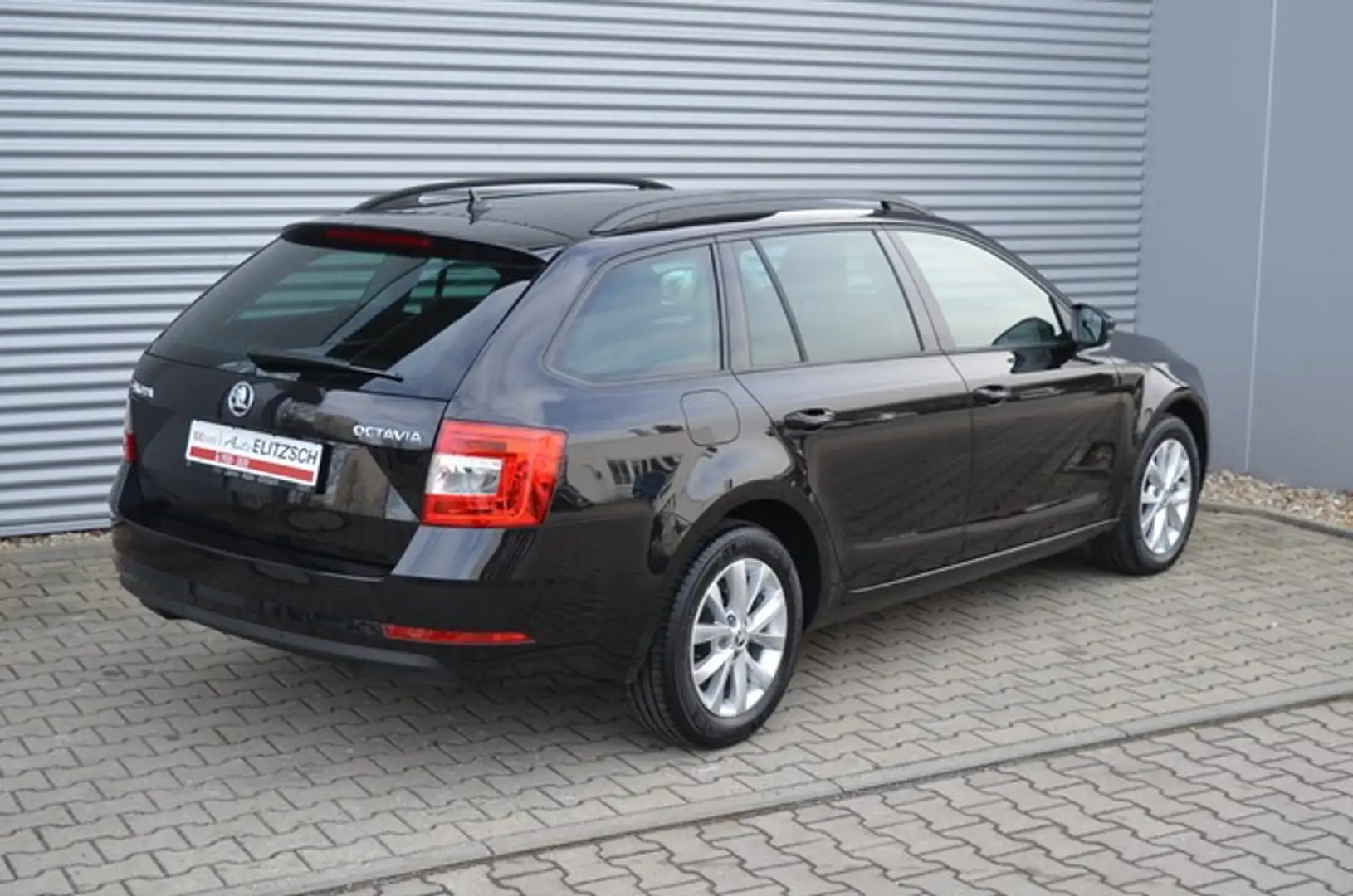 Skoda Octavia Combi TDI Style Navi GRA PDC SH LM Schwarz - 2