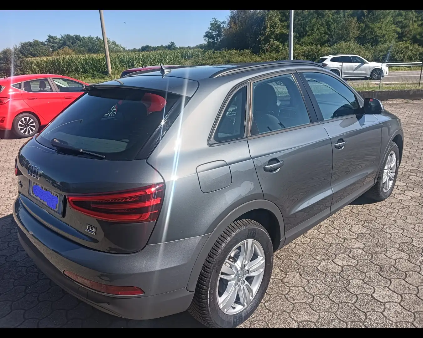 Audi Q3 2.0 tdi Business quattro 140cv s-tronic Grigio - 2