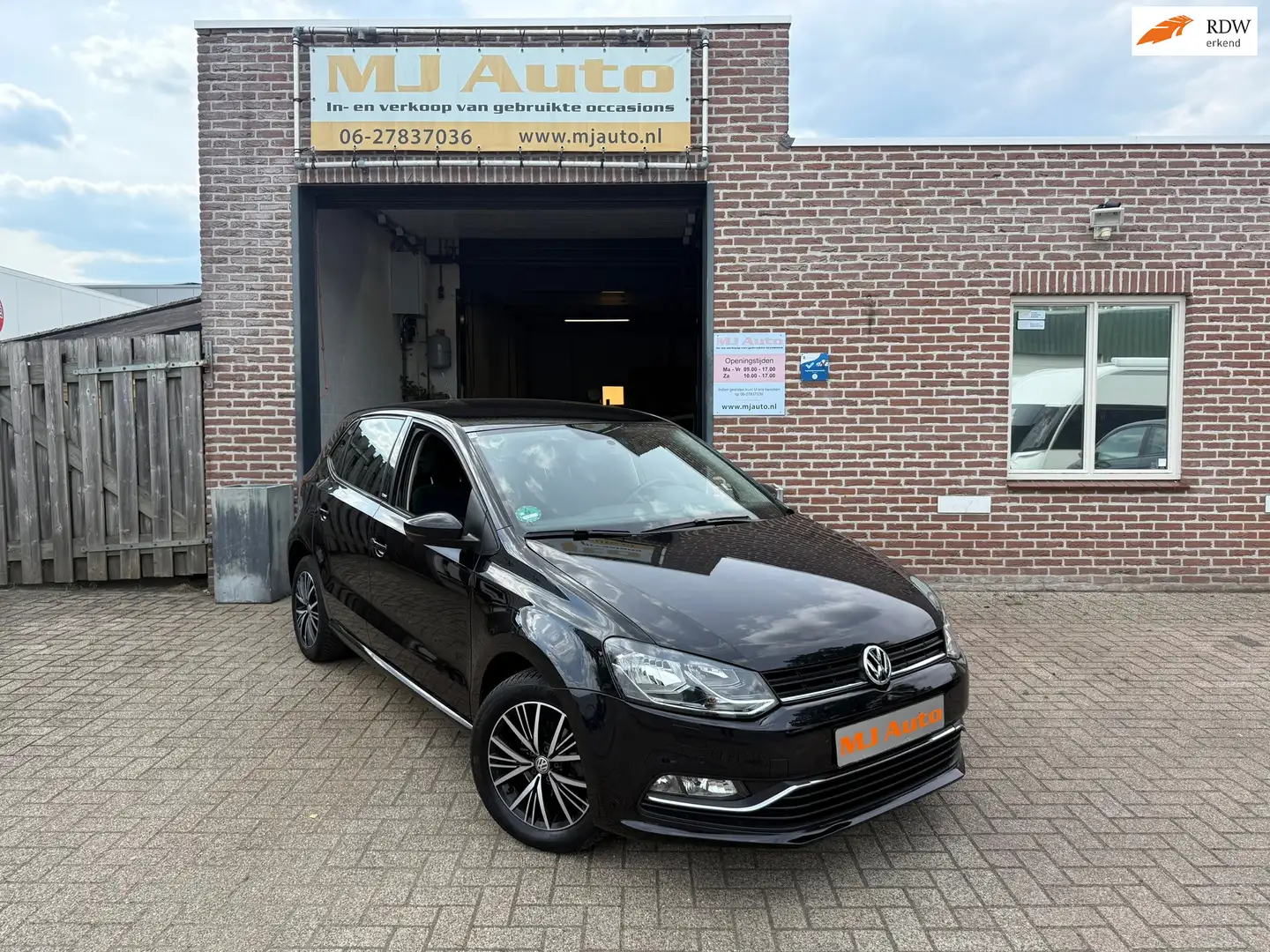 Volkswagen Polo 1.0 Comfortline Connected Series 5drs airco Zwart - 1