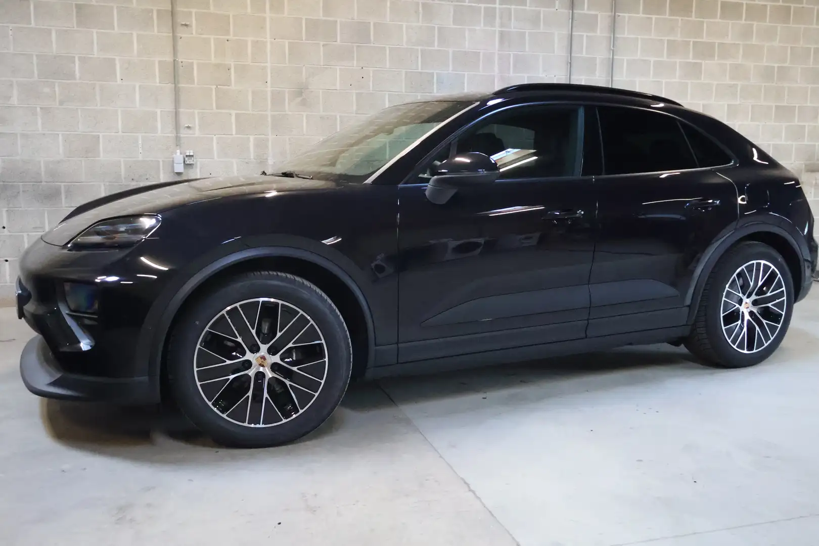 Porsche Macan e-Macan 100 kWh| Pano| ACC| AHK| Led| Memory| DAB Zwart - 1