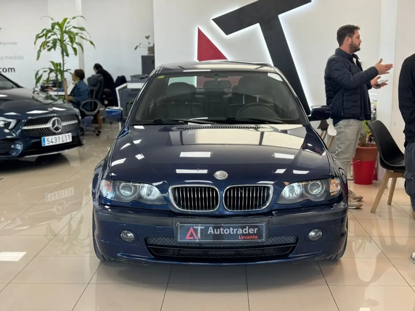 BMW 318 318d Bleu - 2