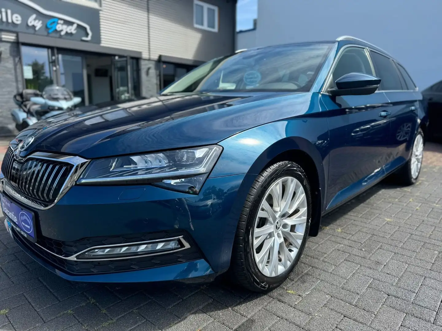 Skoda Superb Combi Style 4x4 *1.Hand *Kamera *Standhei Blau - 1