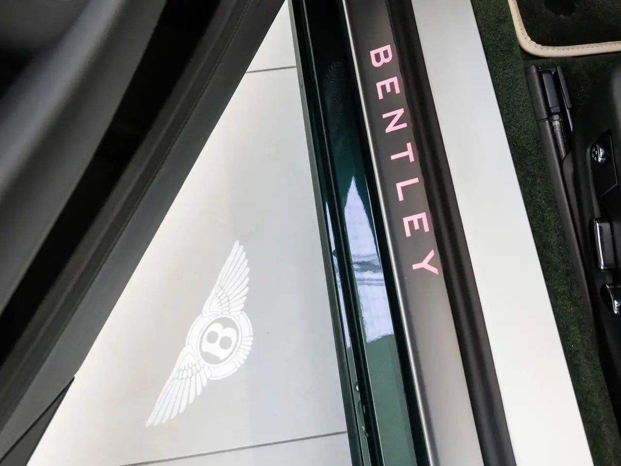 Bentley Continental 2026 — фото 11