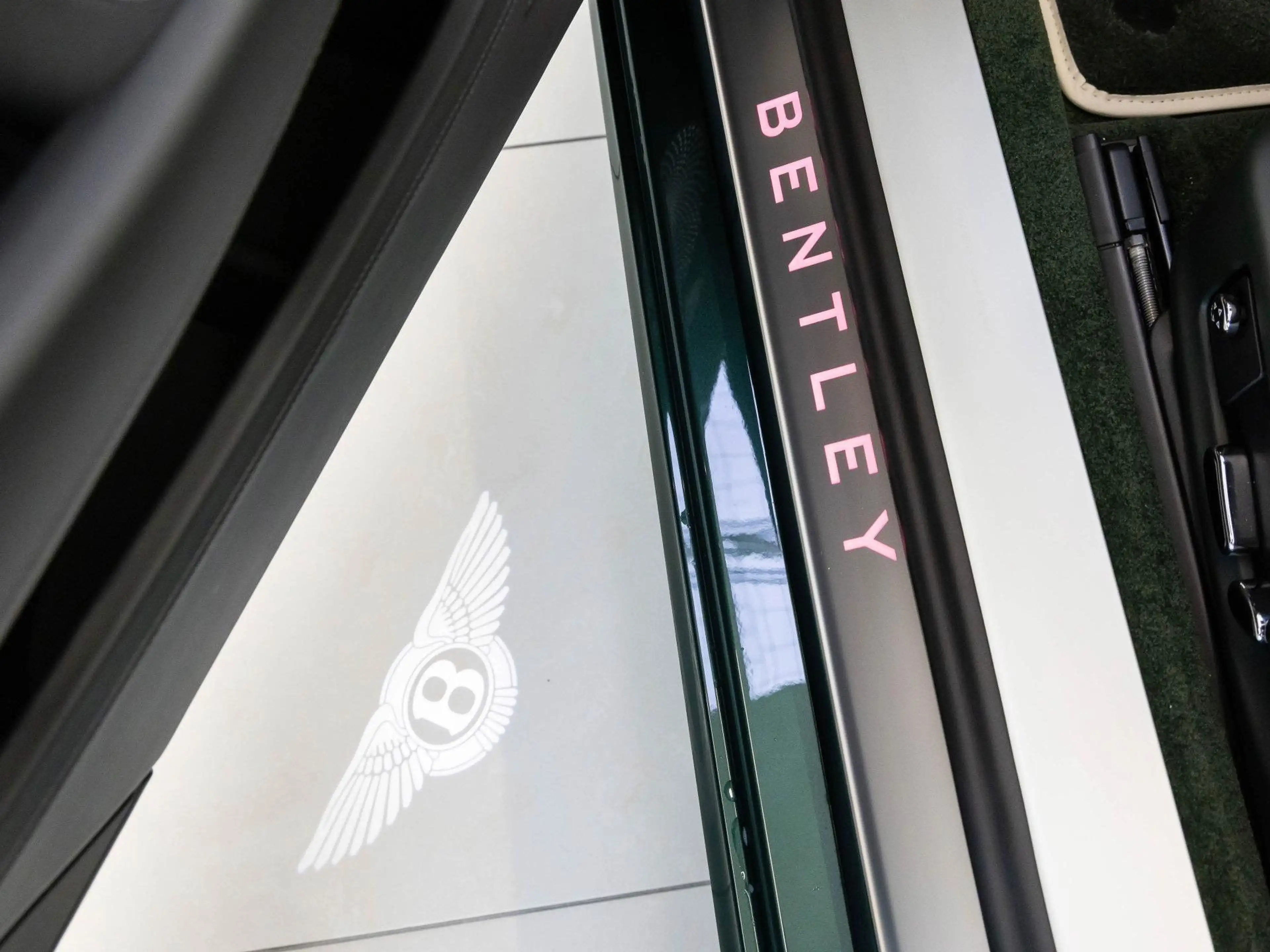Bentley Continental GTC — photo 11