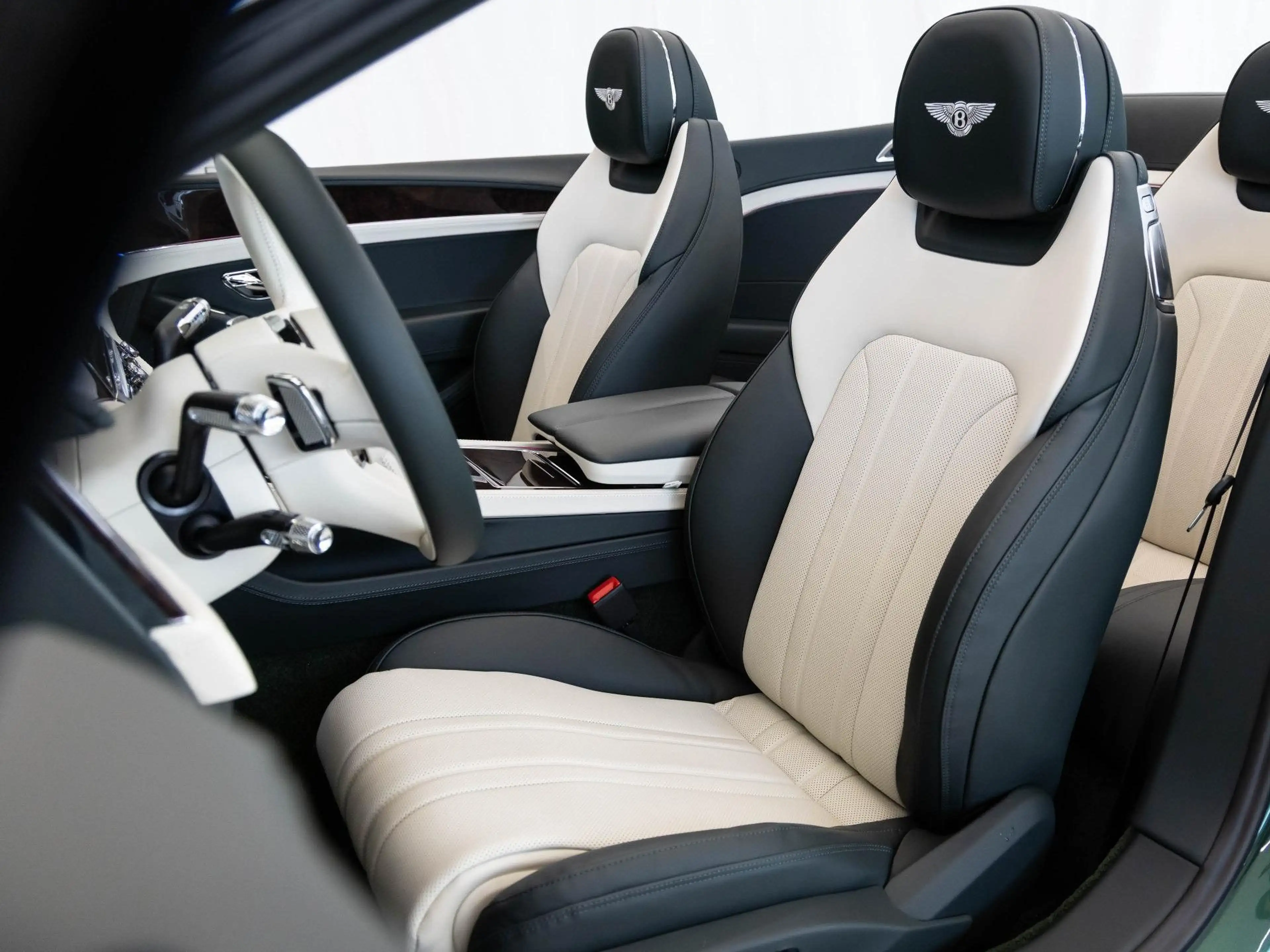 Bentley Continental GTC — photo 7