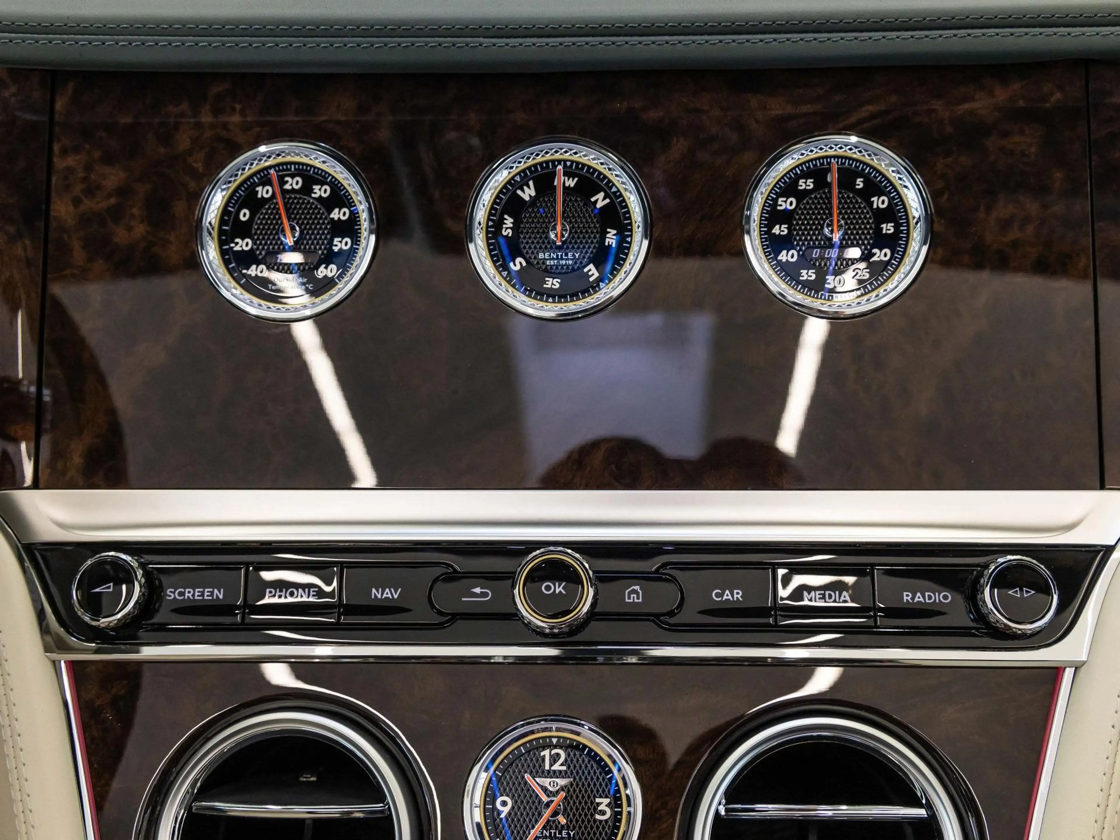 Bentley Continental GTC — photo 10