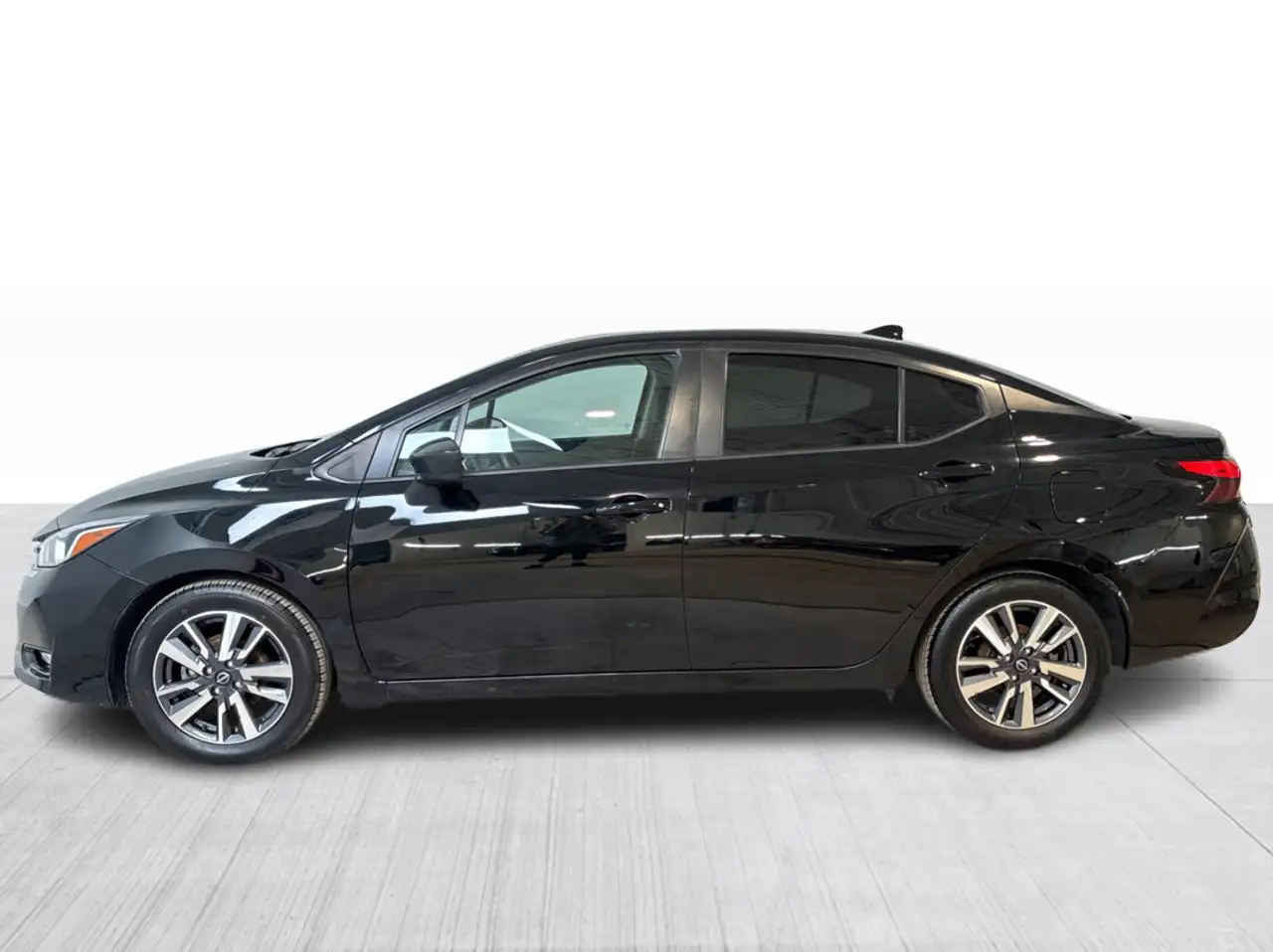 Nissan Versa снимка Nissan Versa