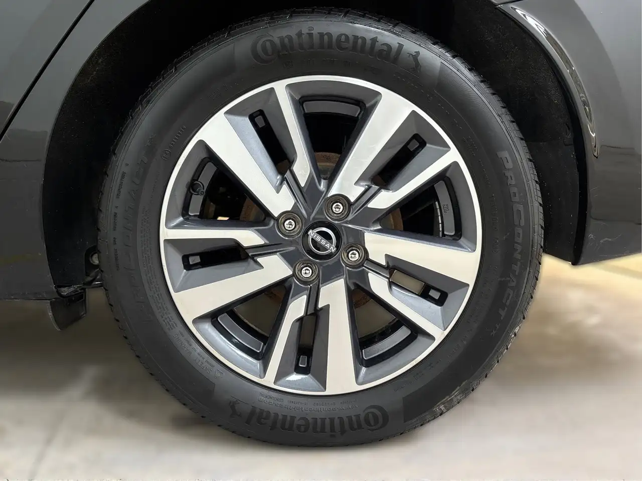 Nissan Versa снимка Nissan Versa