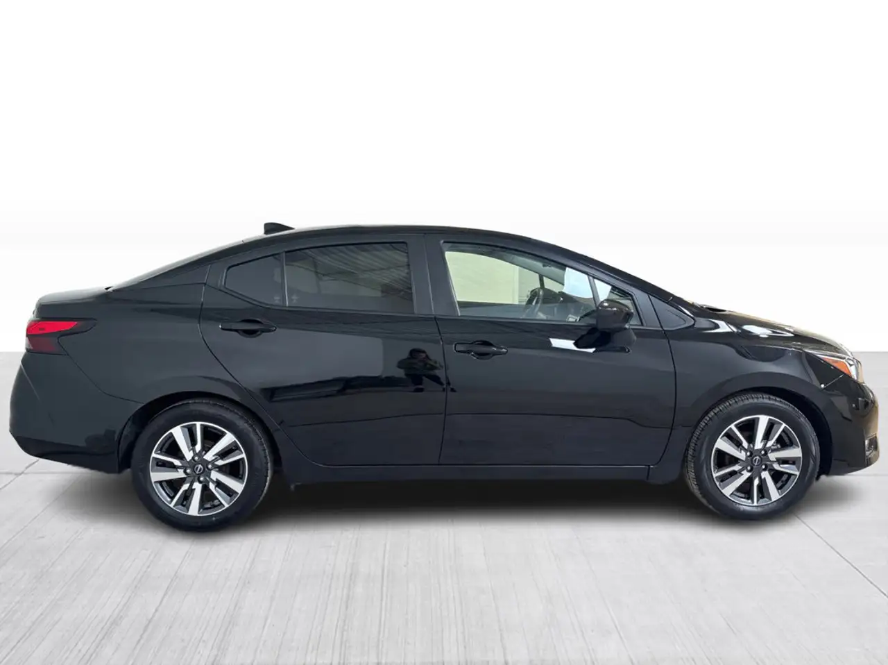 Nissan Versa снимка Nissan Versa