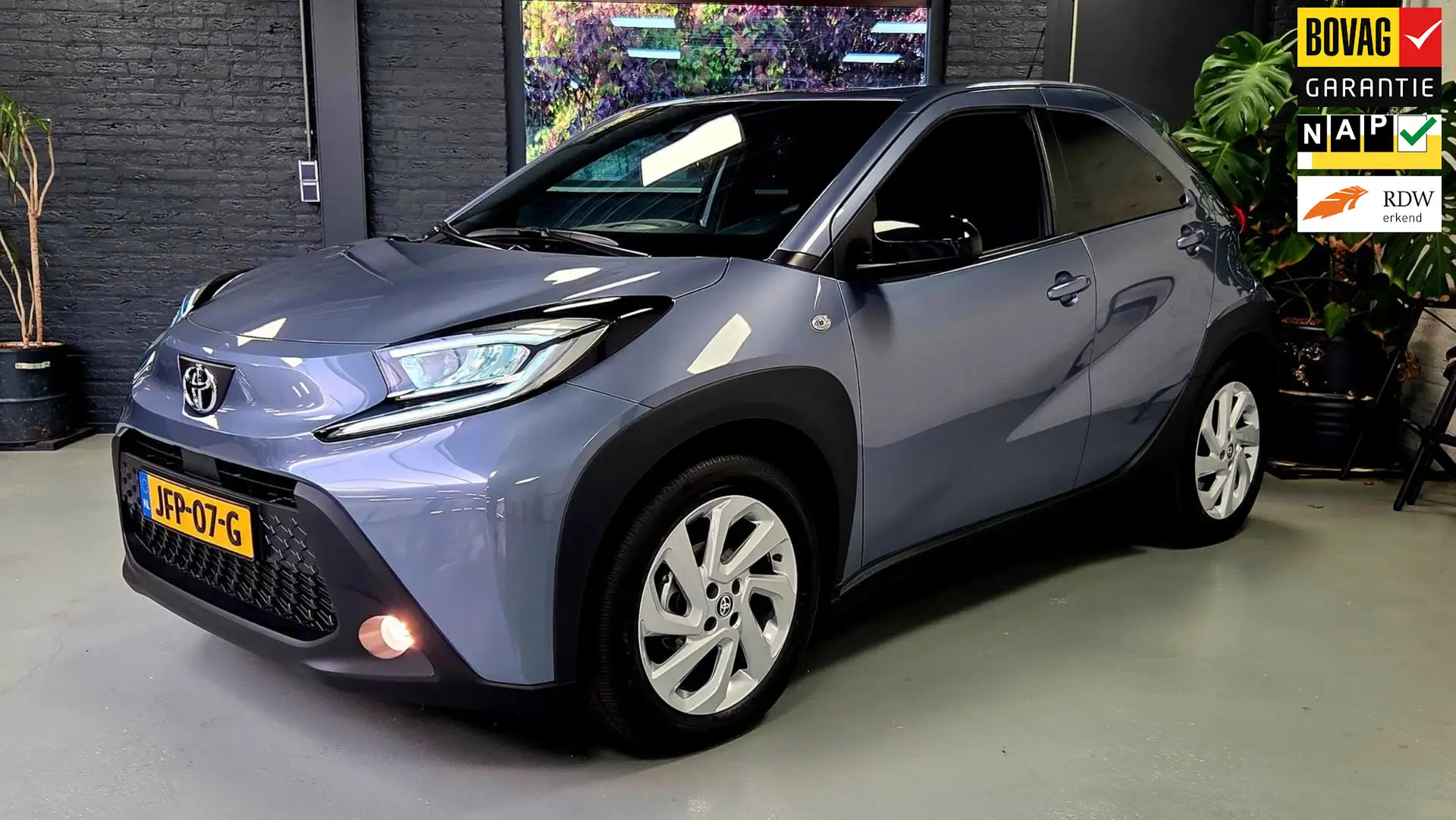 Toyota Aygo X 1.0 VVT-i MT Active, Led , Camera, Stoelverwarming Grigio - 1