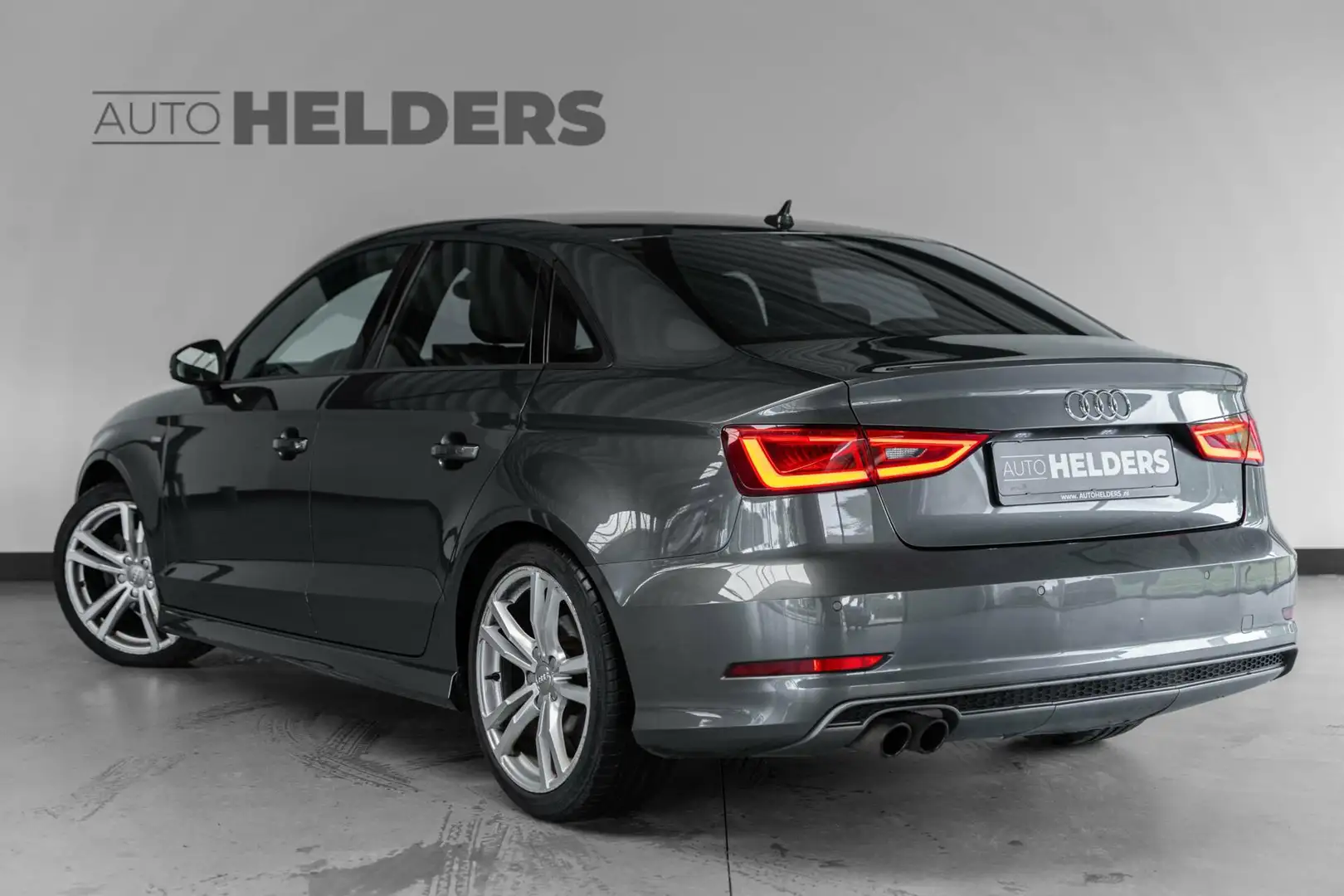 Audi A3 Limousine 1.4 TFSI CoD Ambition Pro Line S-line Grijs - 2