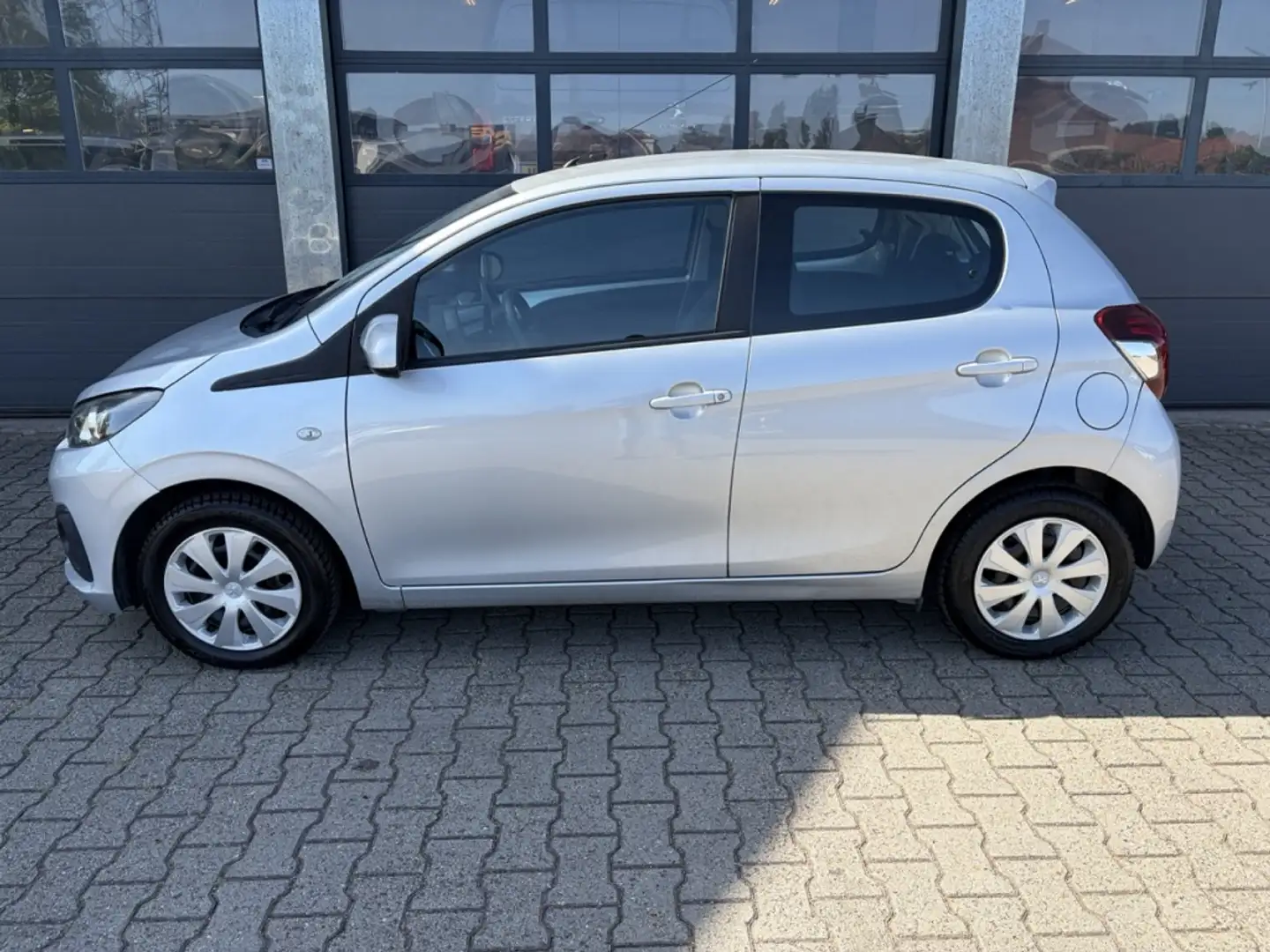 Peugeot 108 1.0 e-VTi 68pk 5D Active Grau - 2