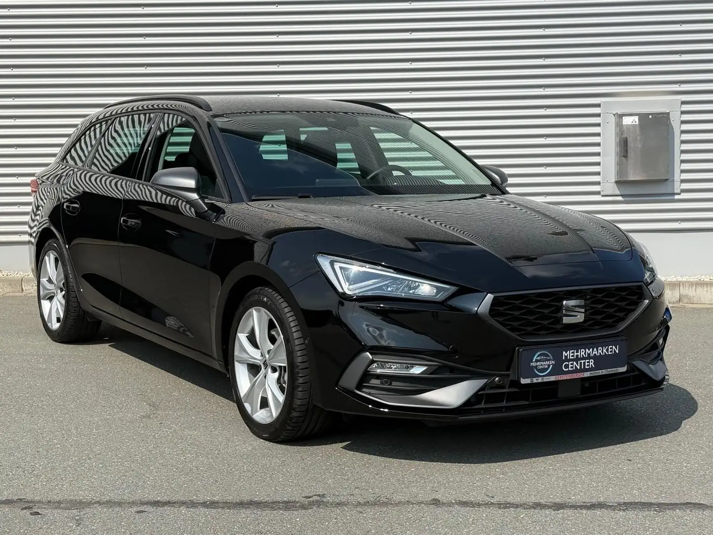 SEAT Leon Sportstourer 1.5 eTSI FR LED/NAVI/Kamera Schwarz - 2