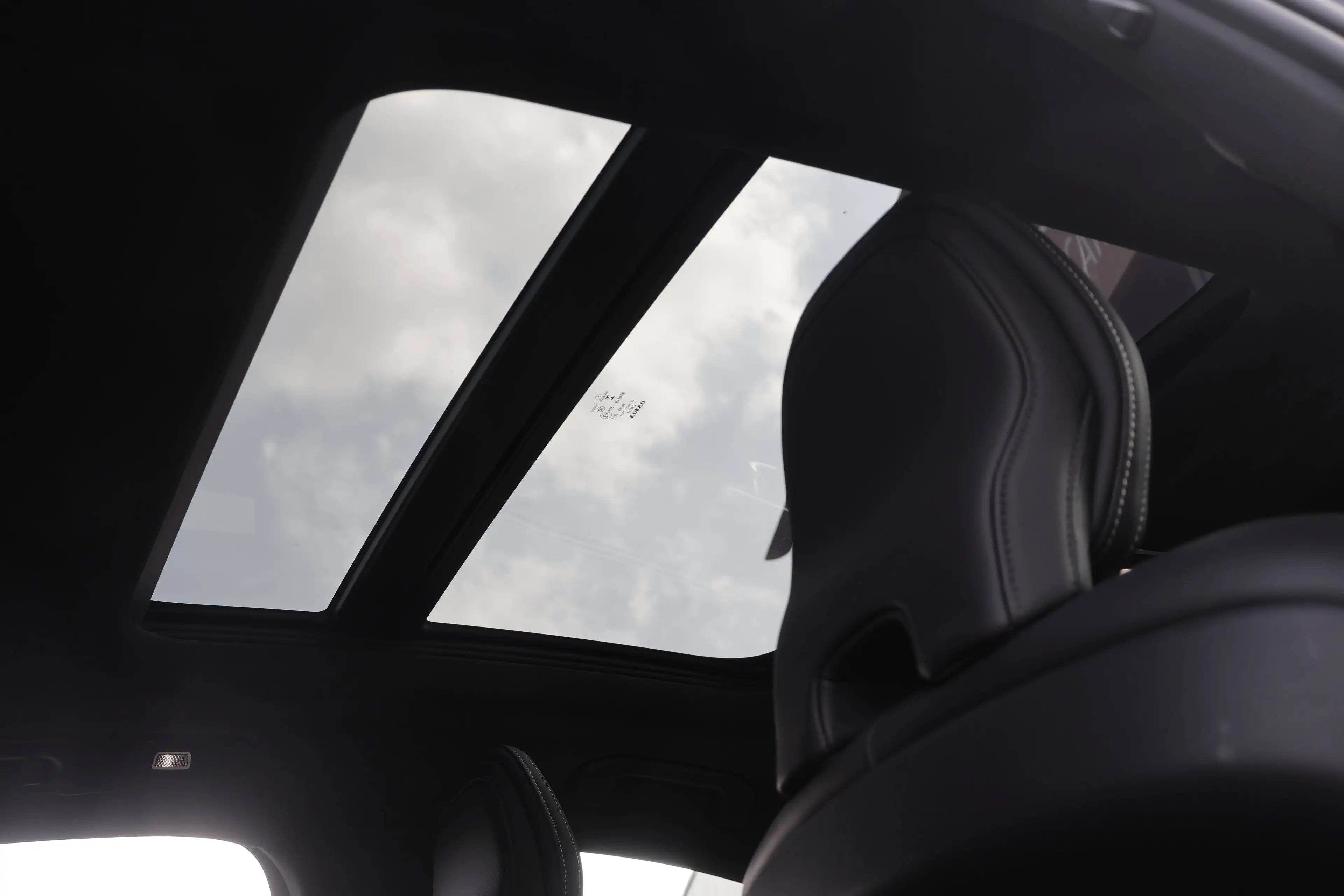 Volvo S60 S60 2.0 T8 AWD PHEV Plus Dark ACC BTW* Garantie* — photo 10