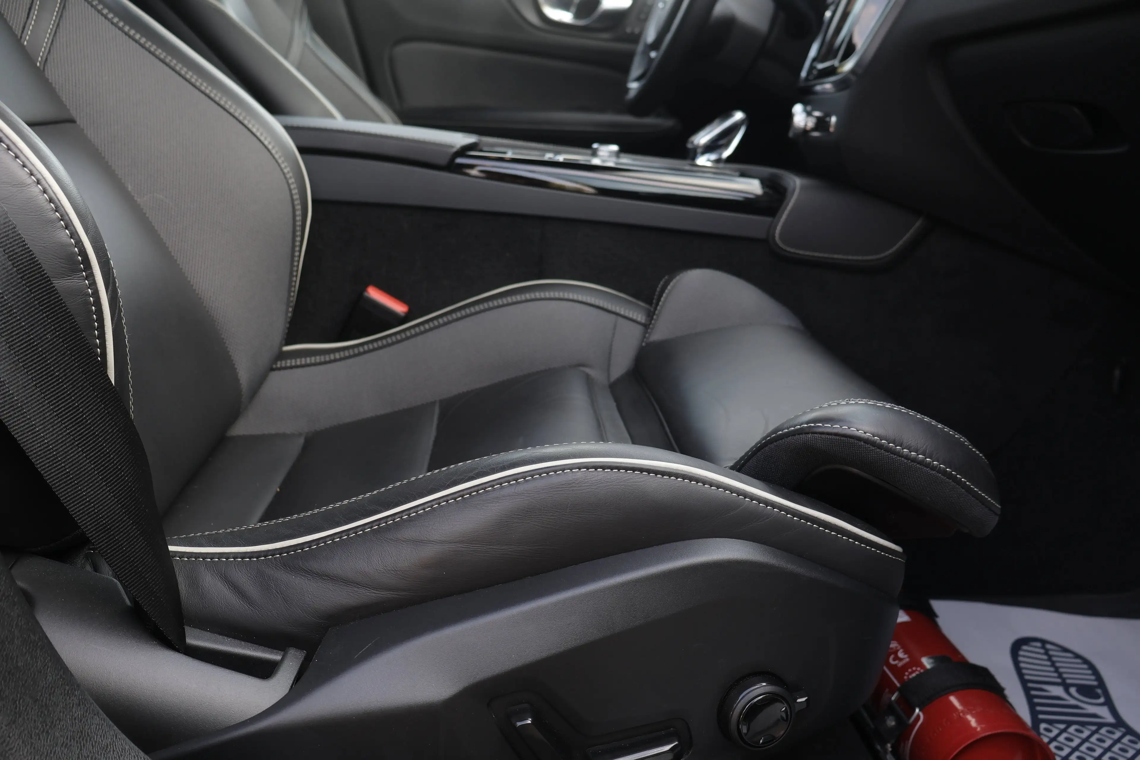 Volvo S60 S60 2.0 T8 AWD PHEV Plus Dark ACC BTW* Garantie* — photo 8