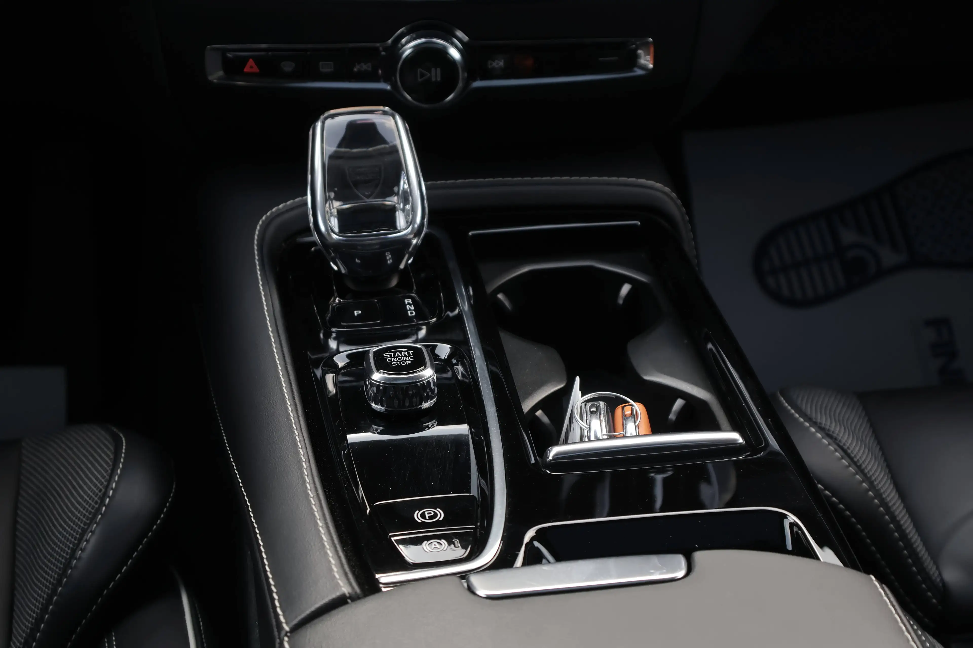Volvo S60 S60 2.0 T8 AWD PHEV Plus Dark ACC BTW* Garantie* — photo 13