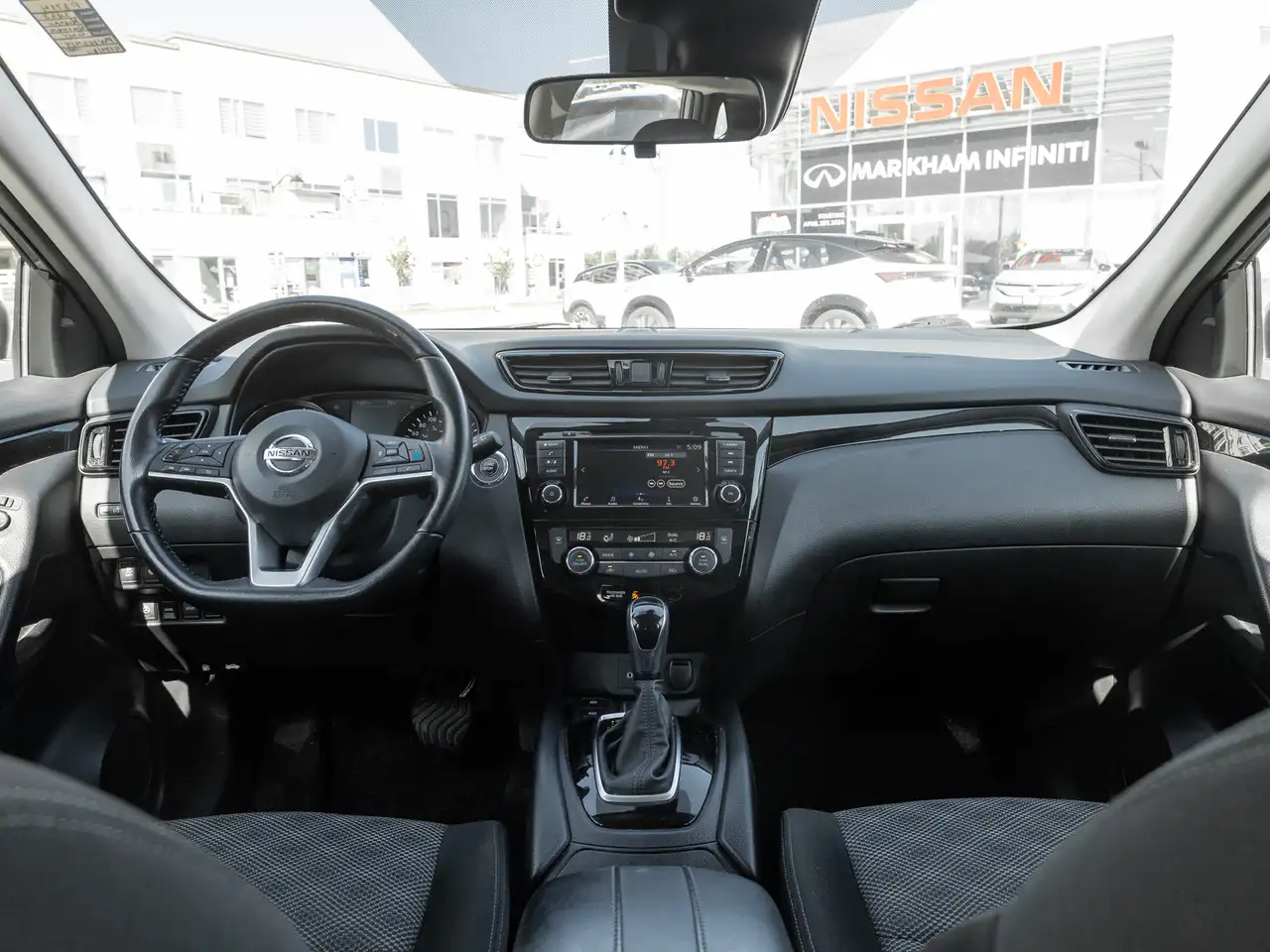 Nissan Qashqai снимка Nissan Qashqai