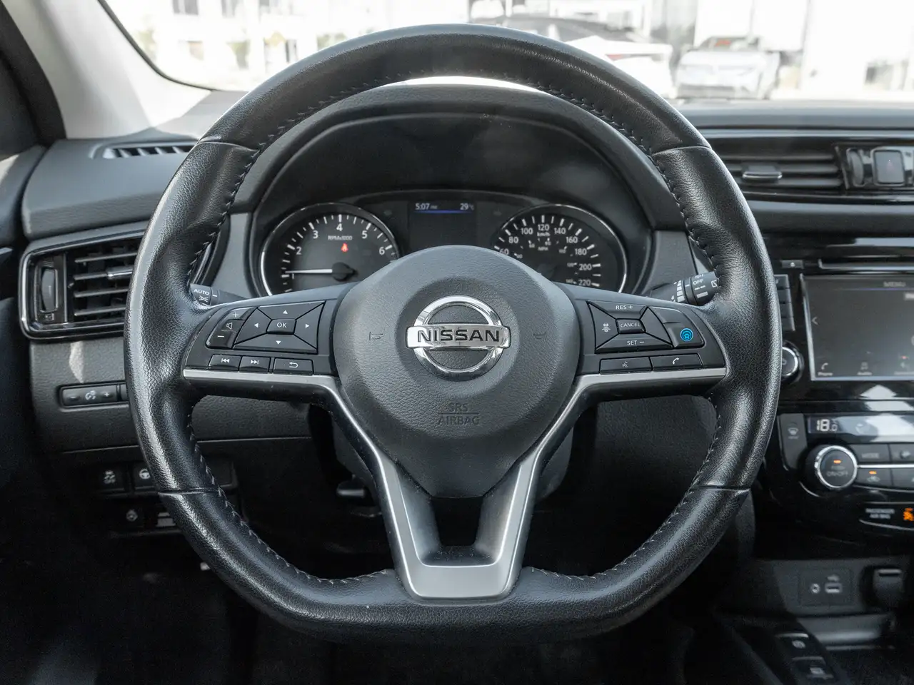 Nissan Qashqai снимка Nissan Qashqai