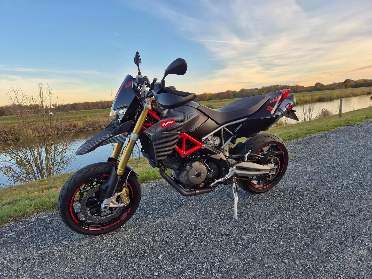 Aprilia Dorsoduro 750 Factory Schwarz - 1