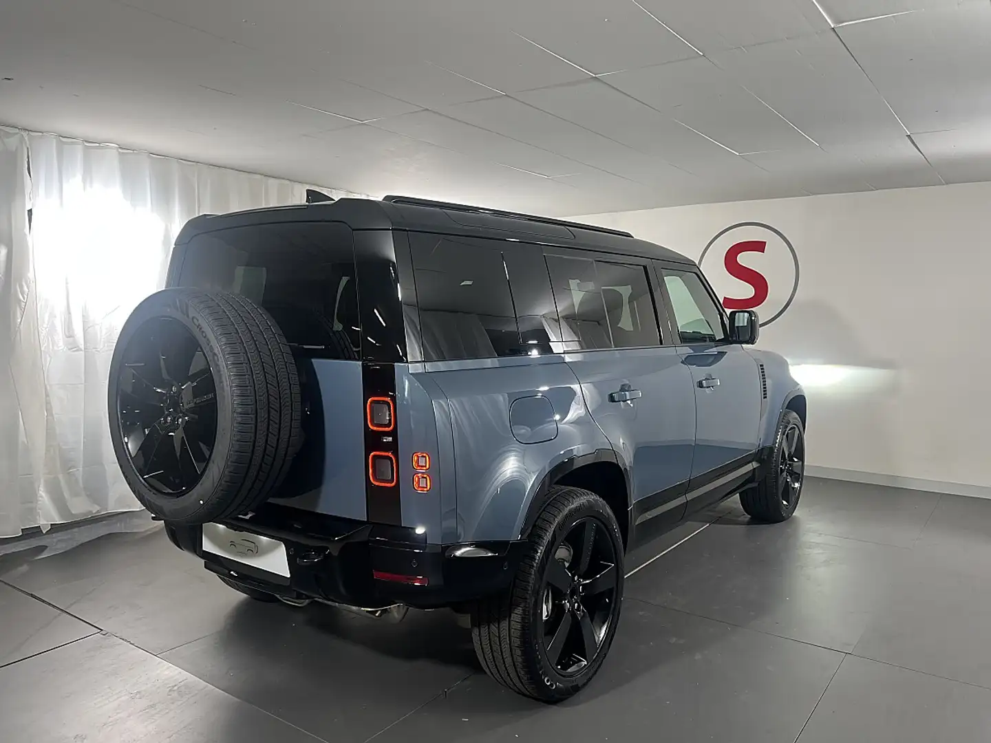 Land Rover Defender 110 P300e PHEV AWD X-Dynamic SE Aut. Blau - 2