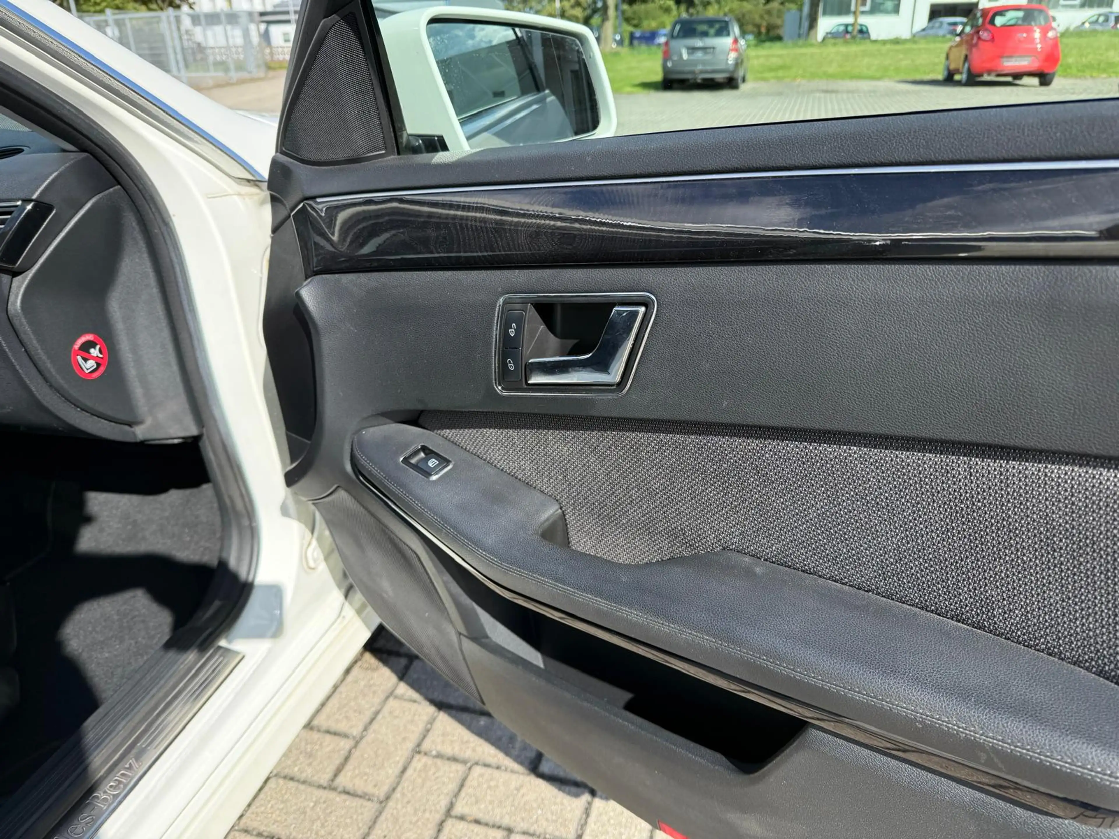 Mercedes-Benz E 200 E 200 CGI BlueEfficiency (212.248) — photo 6