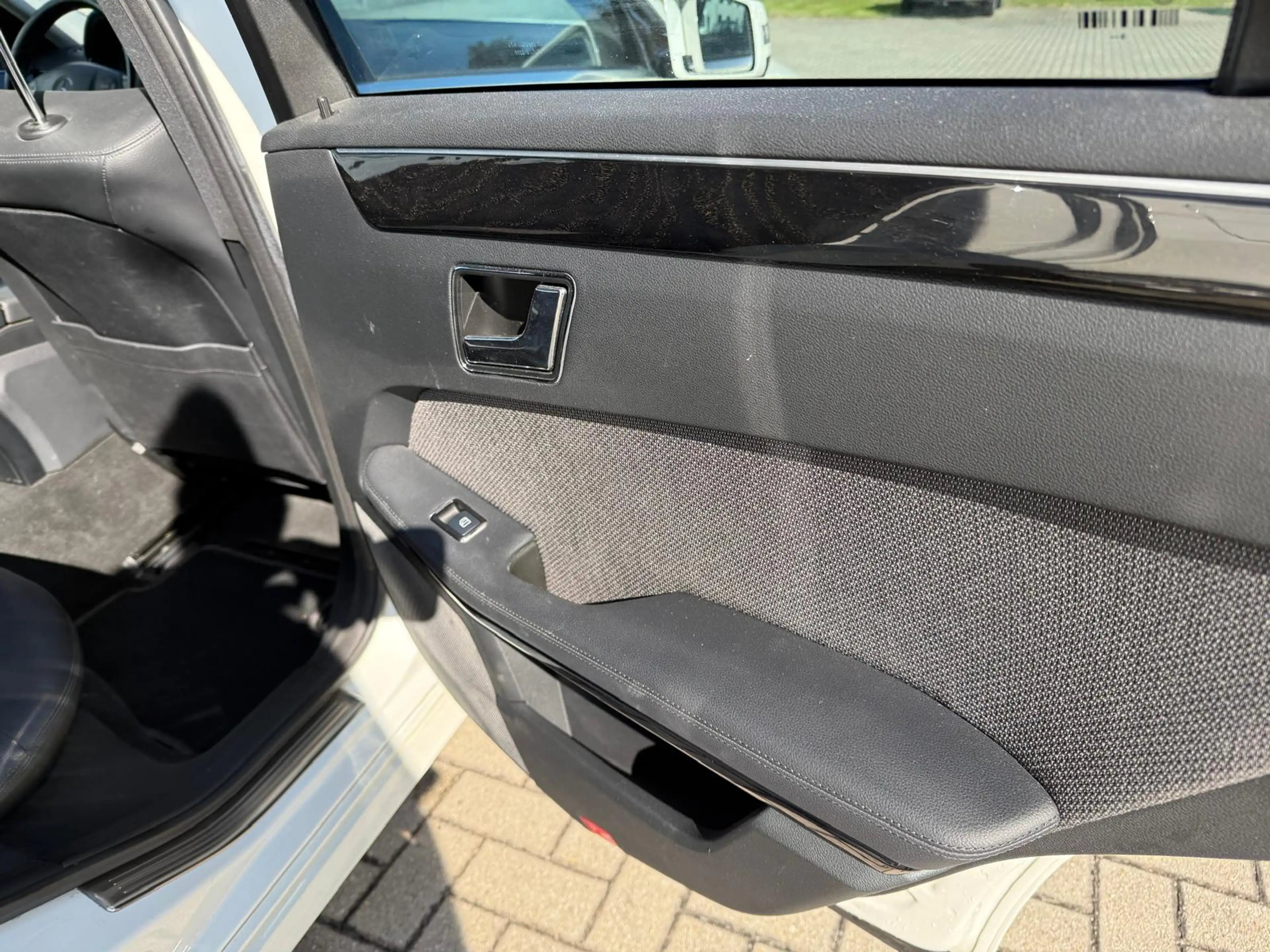 Mercedes-Benz E 200 E 200 CGI BlueEfficiency (212.248) — photo 8