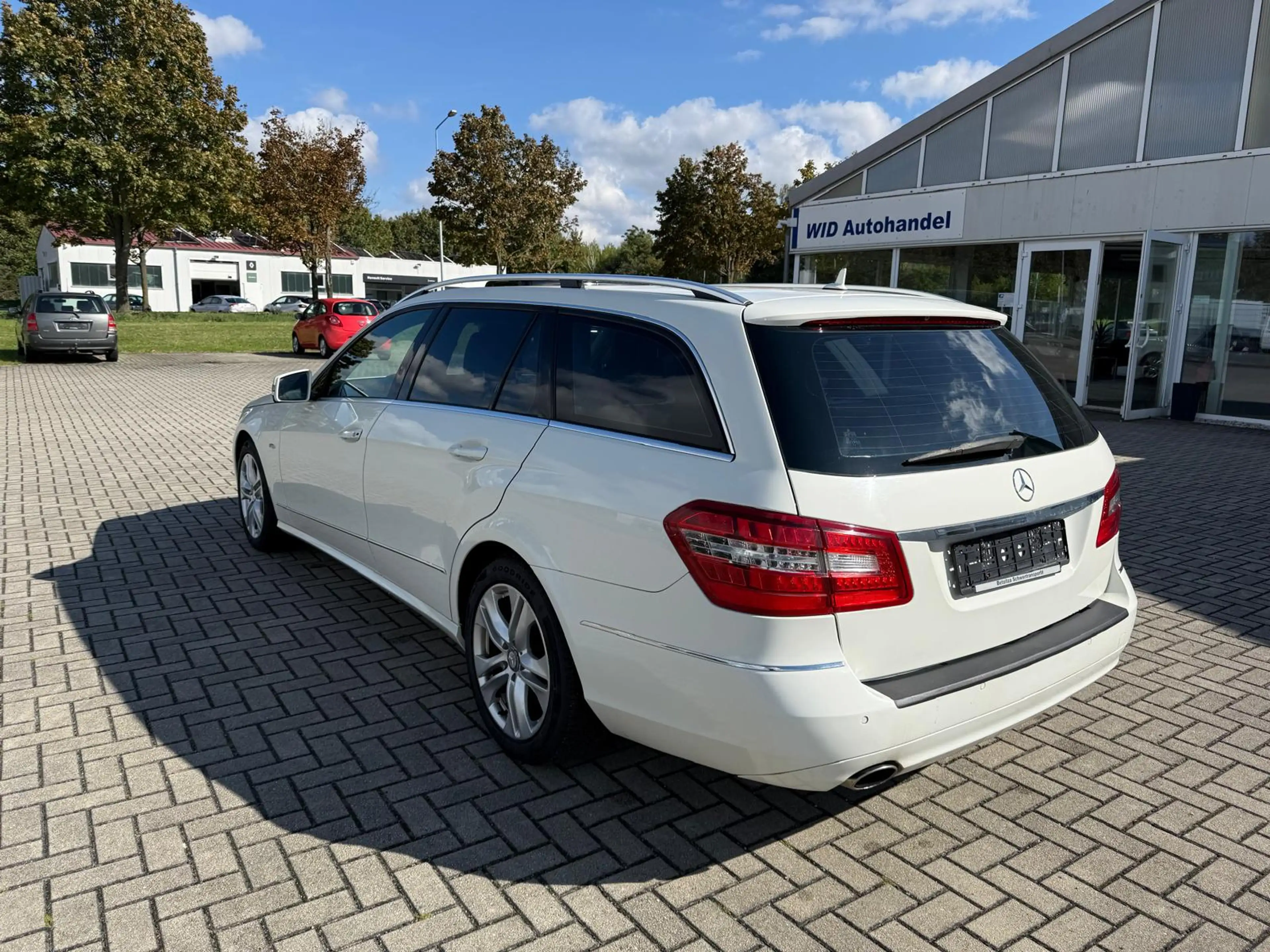 Mercedes-Benz E 200 E 200 CGI BlueEfficiency (212.248) — photo 5
