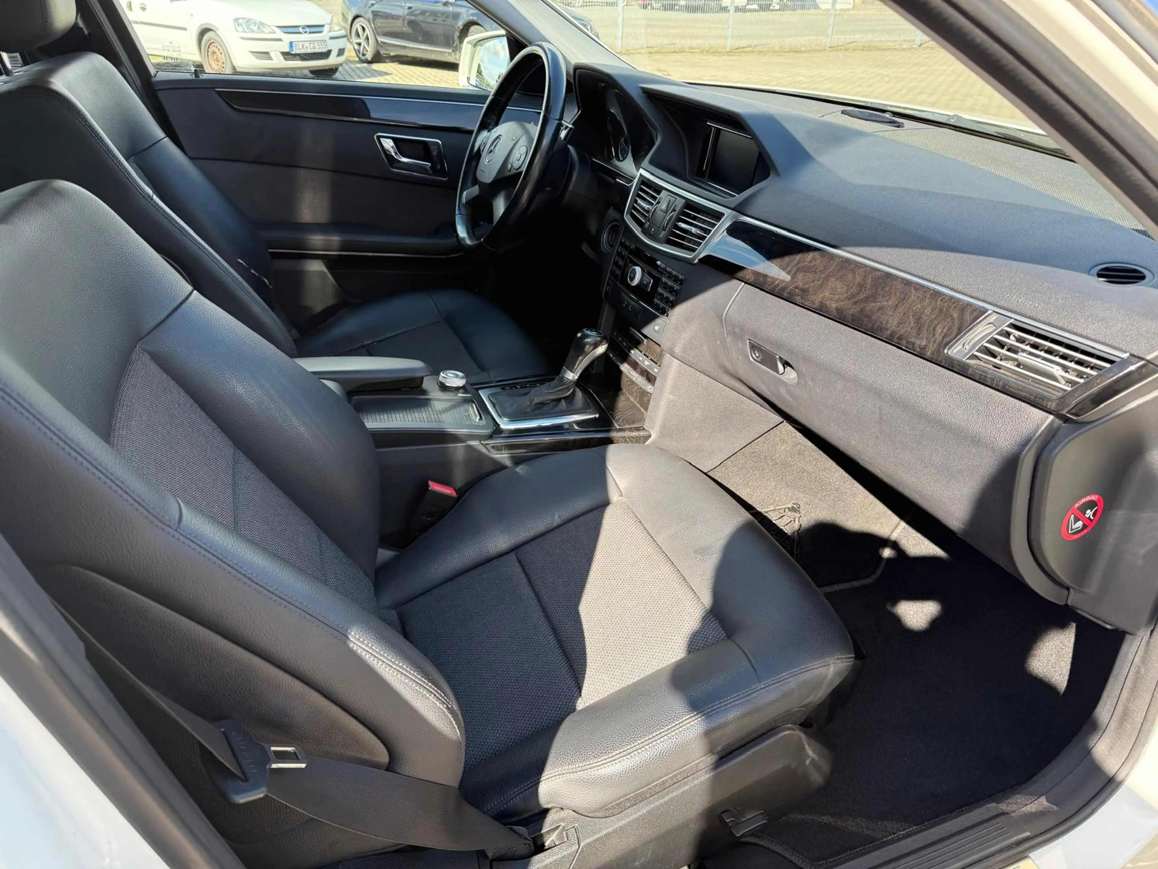 Mercedes-Benz E 200 E 200 CGI BlueEfficiency (212.248) — photo 7