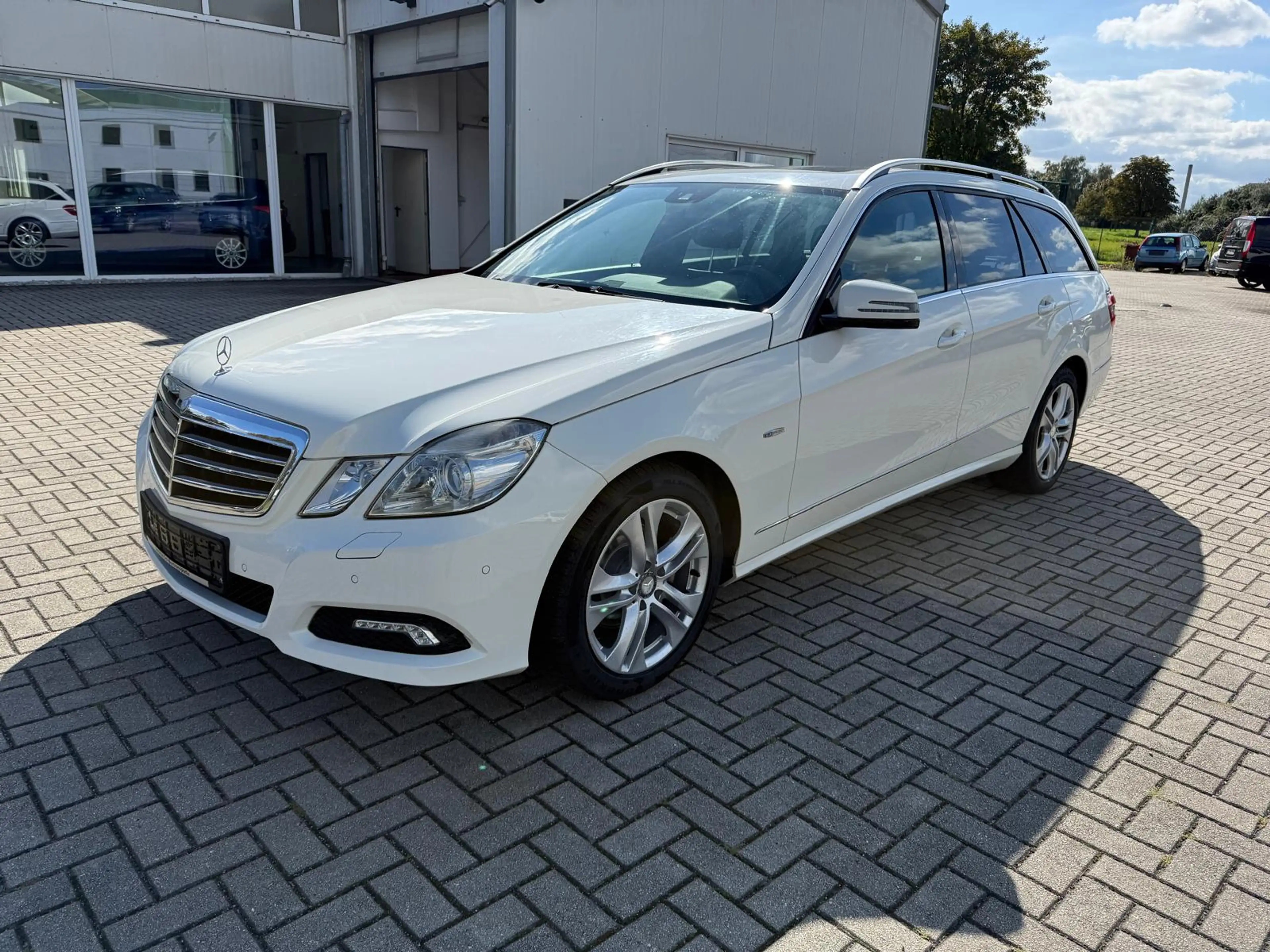 Mercedes-Benz E 200 E 200 CGI BlueEfficiency (212.248)