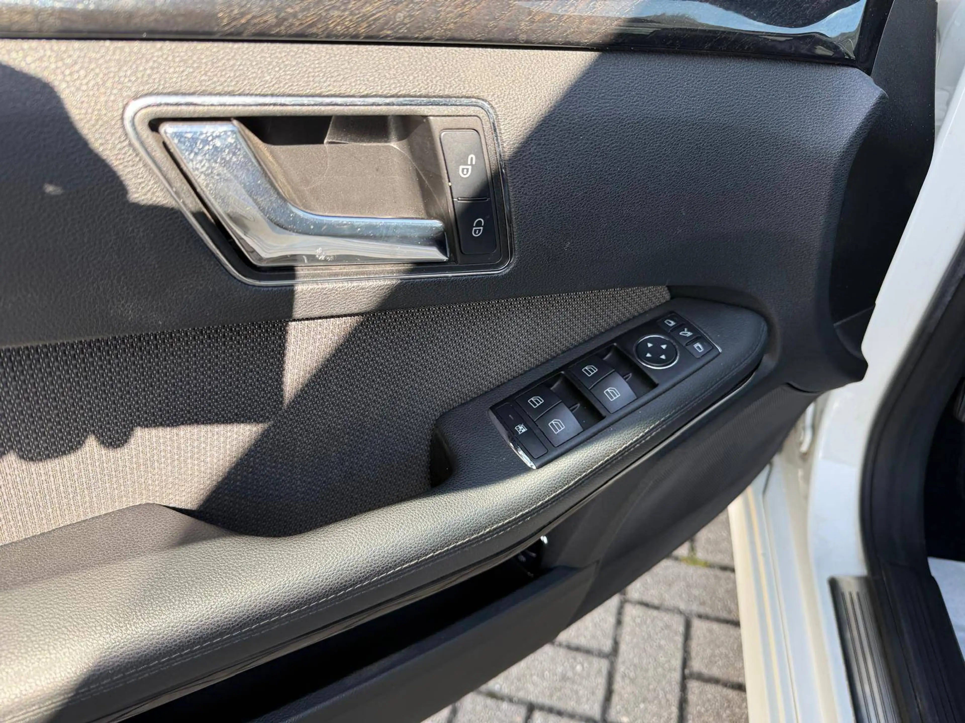 Mercedes-Benz E 200 E 200 CGI BlueEfficiency (212.248) — photo 13