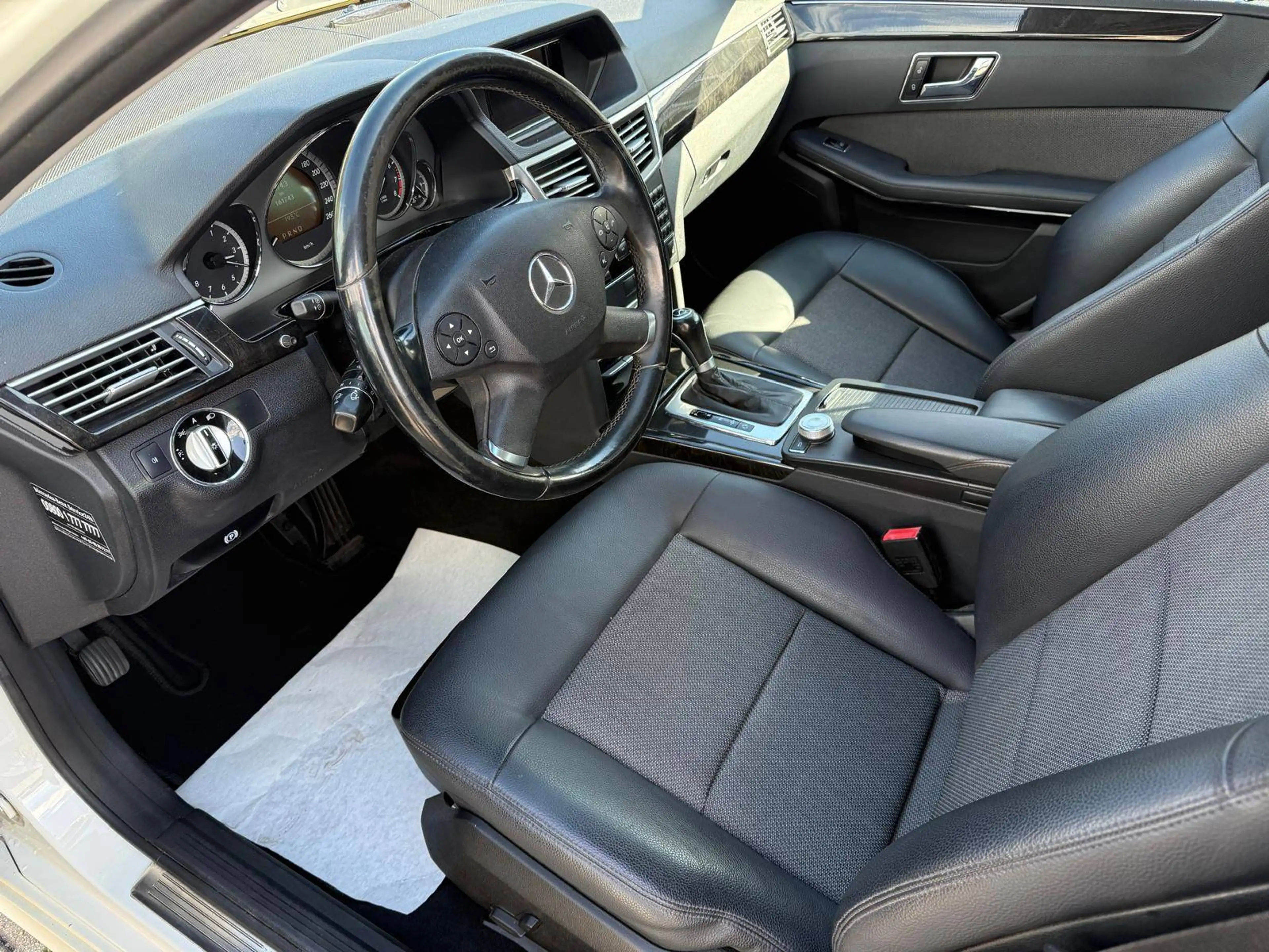 Mercedes-Benz E 200 E 200 CGI BlueEfficiency (212.248) — photo 12