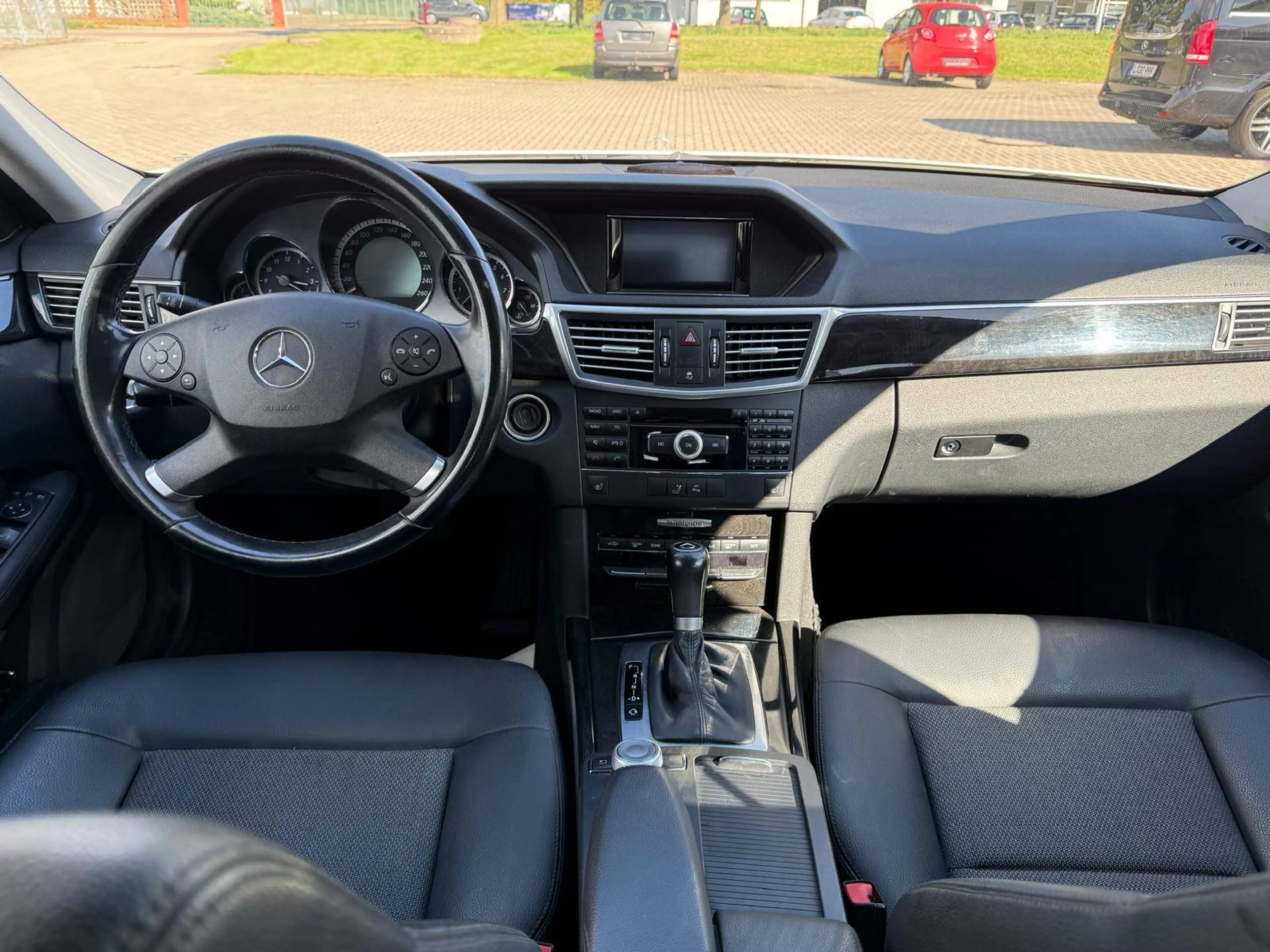 Mercedes-Benz E 200 E 200 CGI BlueEfficiency (212.248) — photo 11