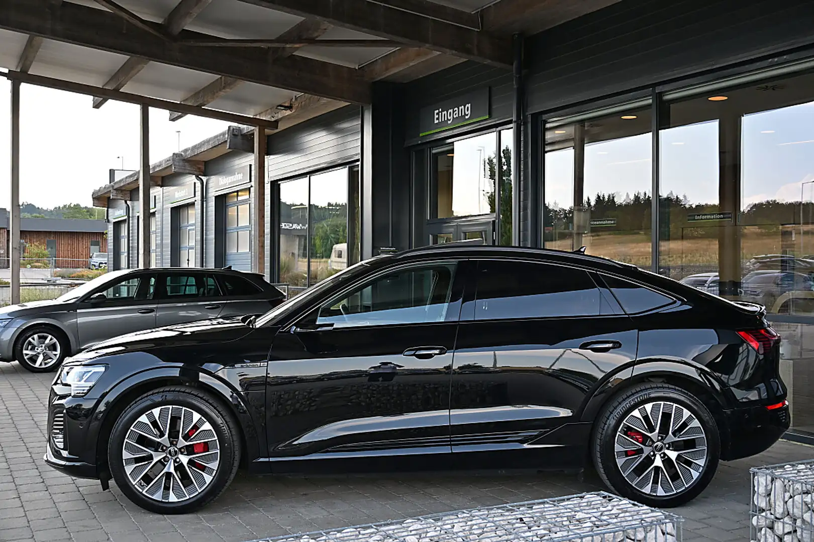 Audi Q8 e-tron Q8 Sportback 55 e-tron quattro 106kWh S Line NP... Schwarz - 2