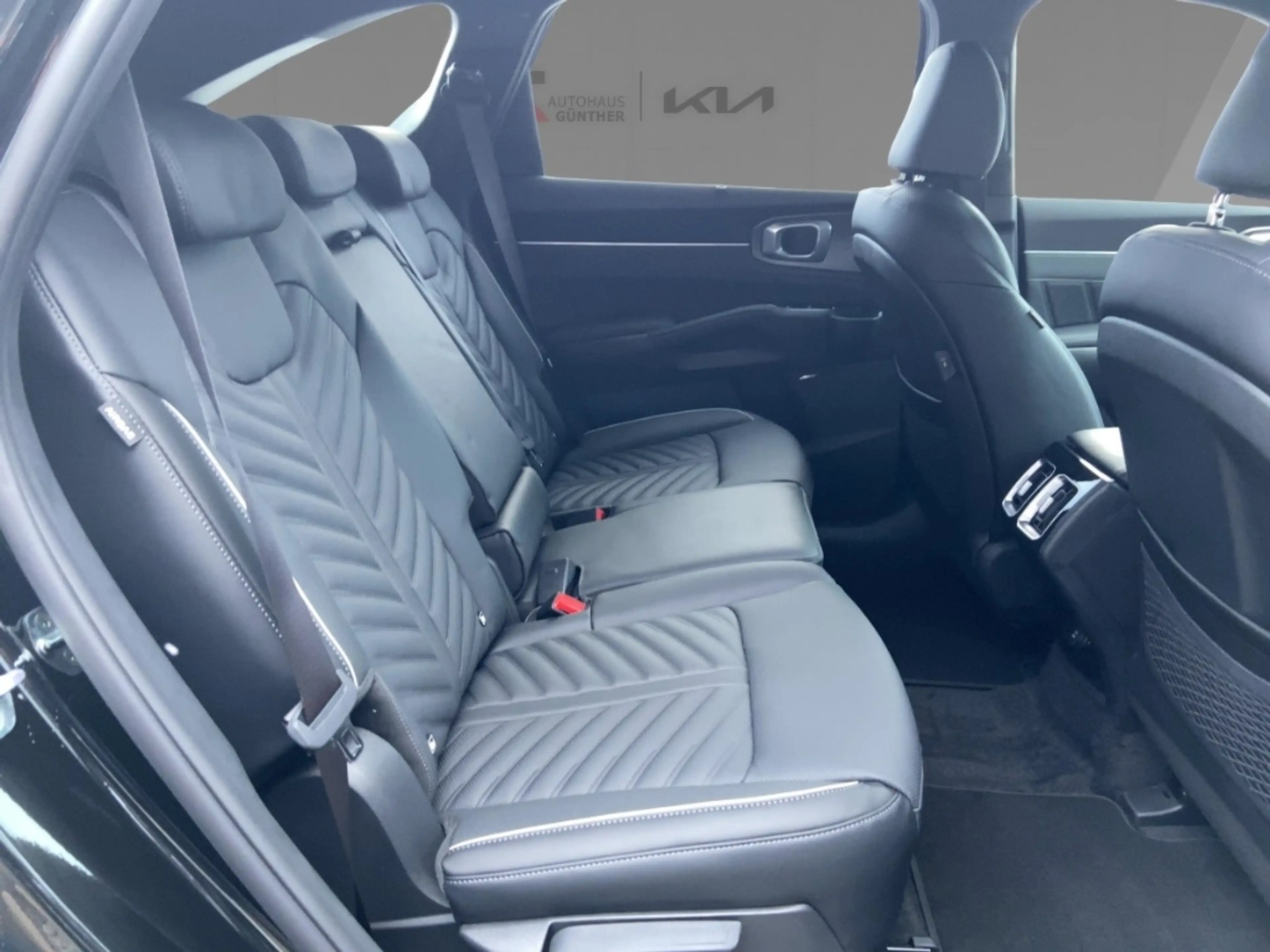 Kia Sorento Platinum PHEV 1.6T AWD Nappa Premium Glasd. — photo 11