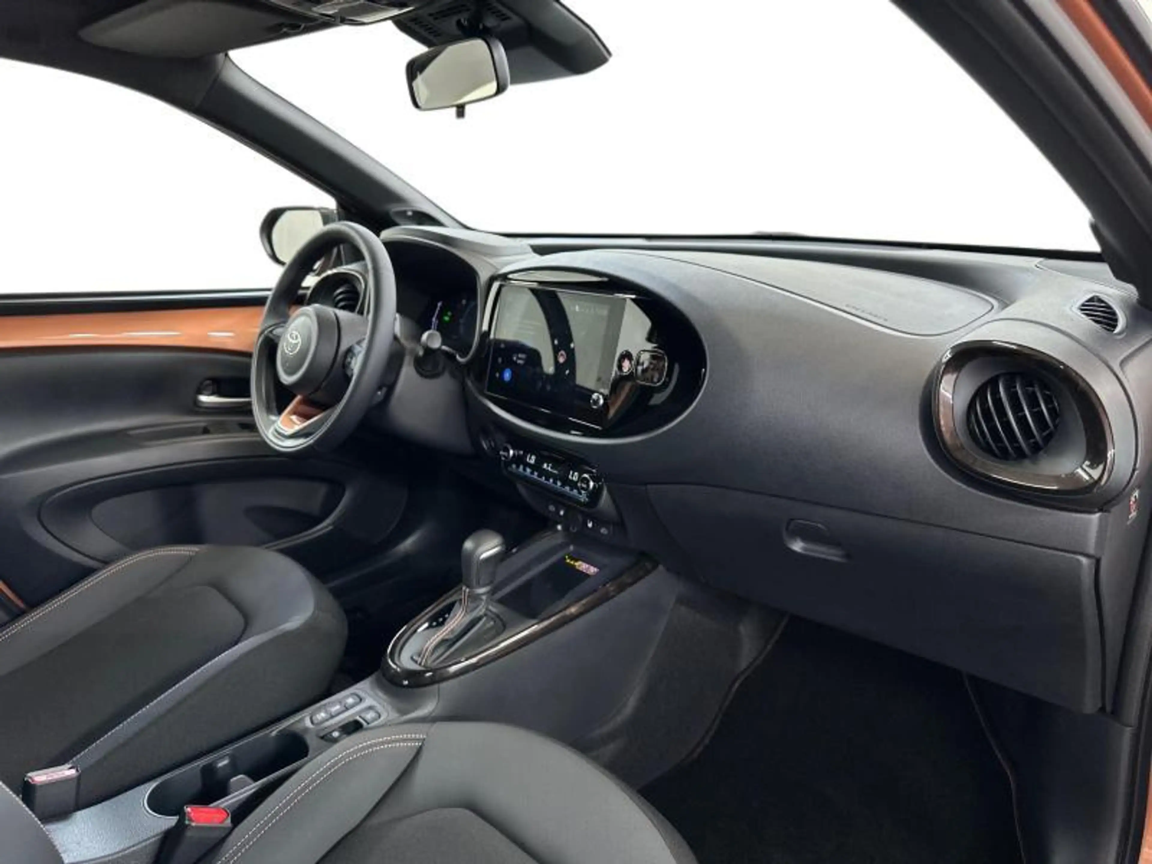Toyota Aygo X HEV Envy Air — photo 6