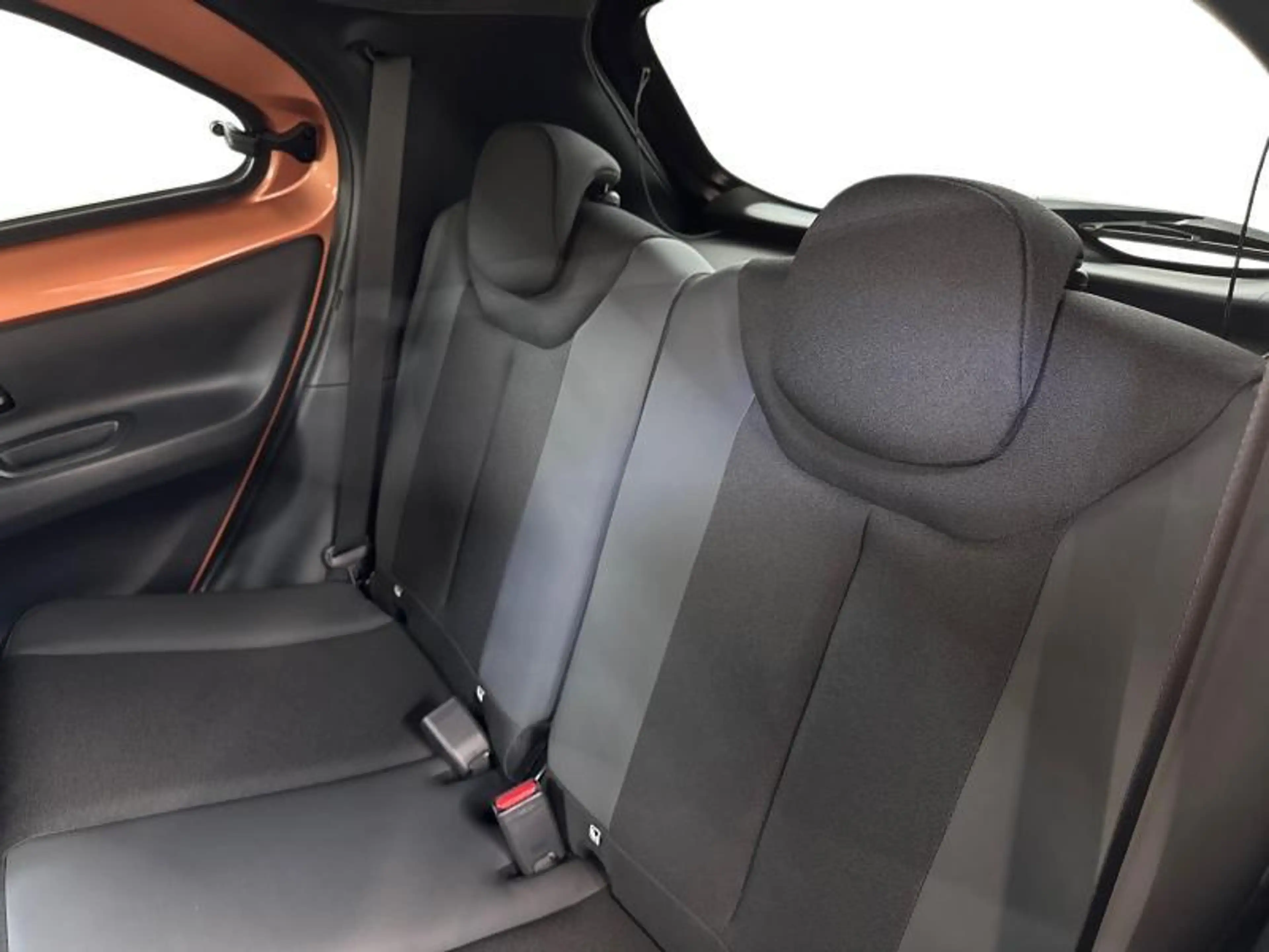 Toyota Aygo X HEV Envy Air — photo 10